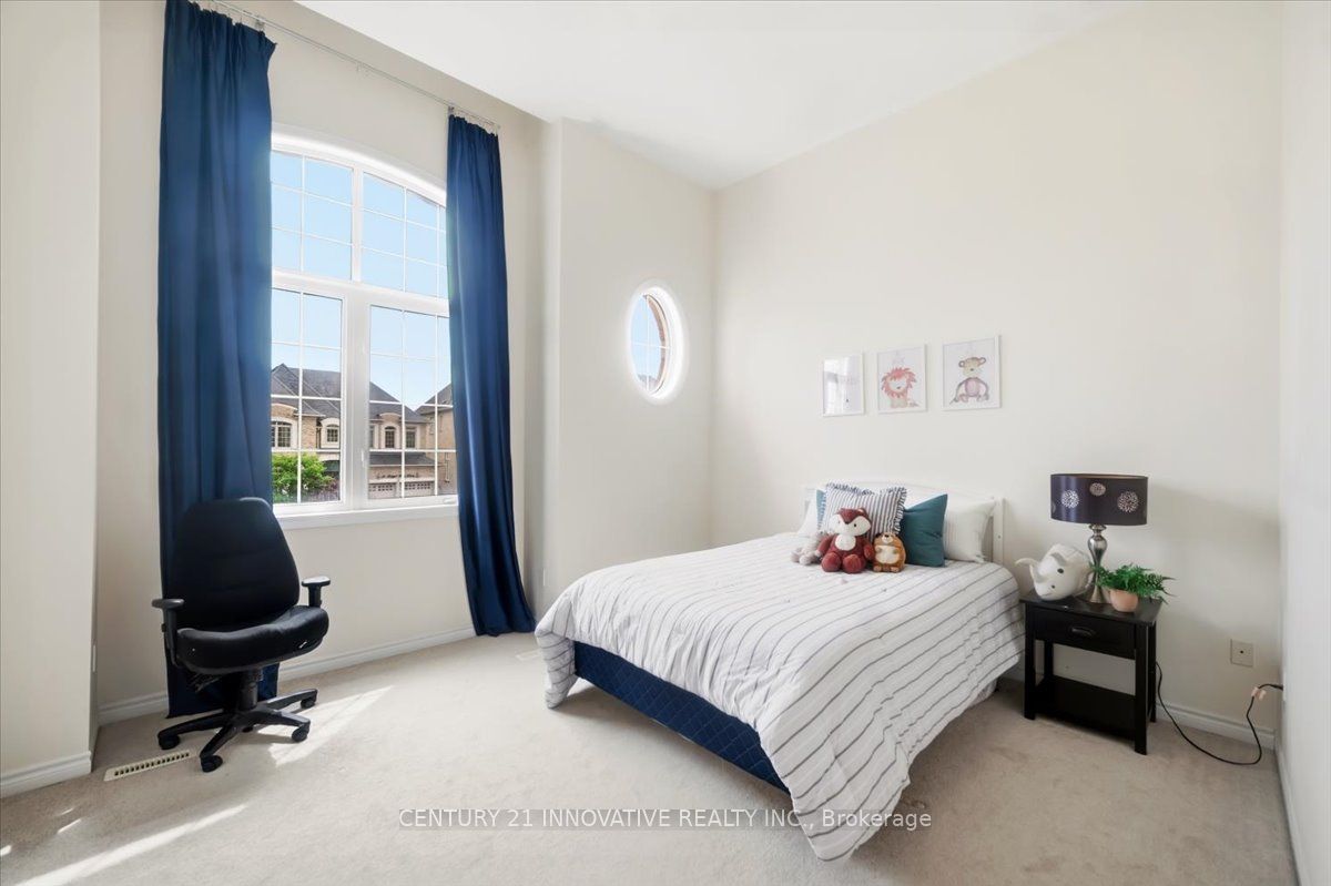 13 Royal West Drive Property Photo 23