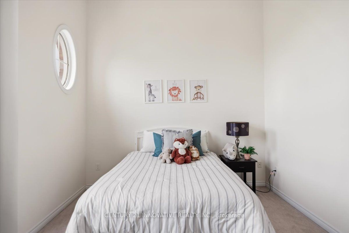 13 Royal West Drive Property Photo 24