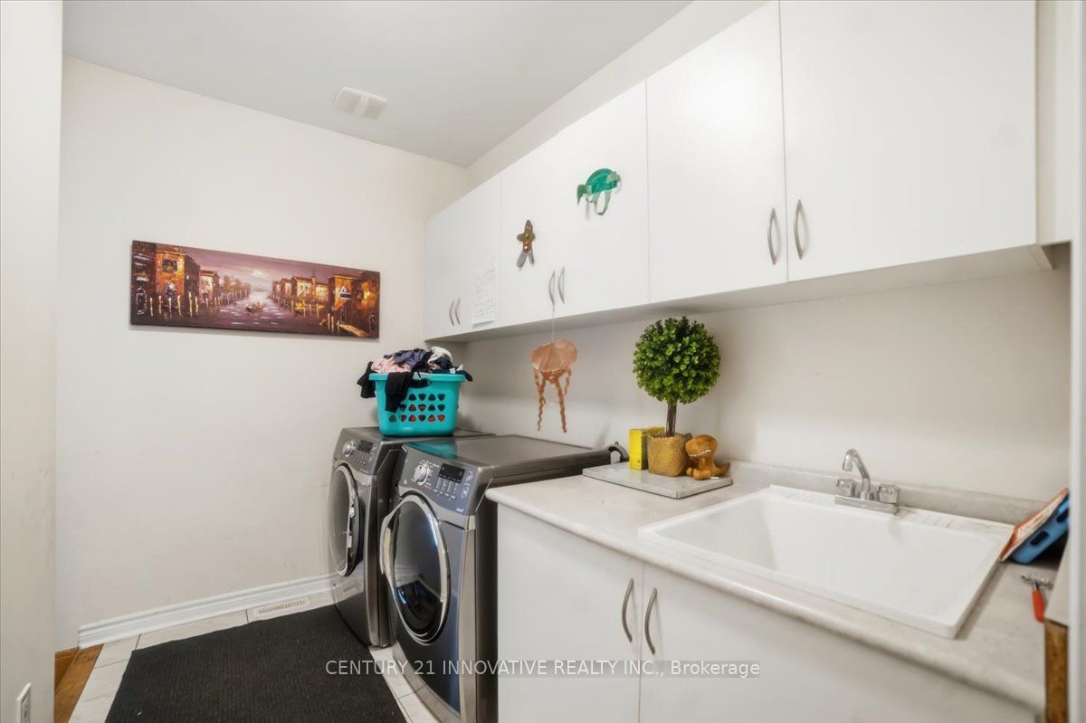 13 Royal West Drive Property Photo 28