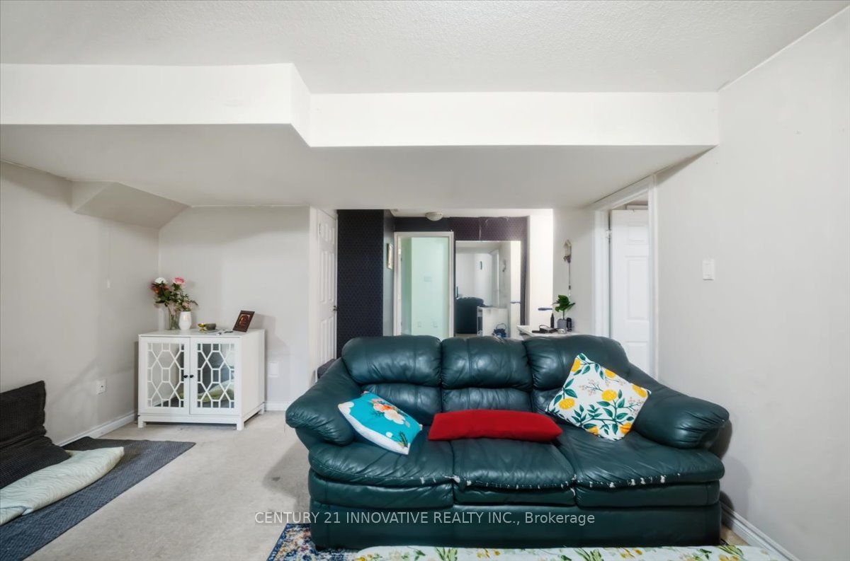 13 Royal West Drive Property Photo 32