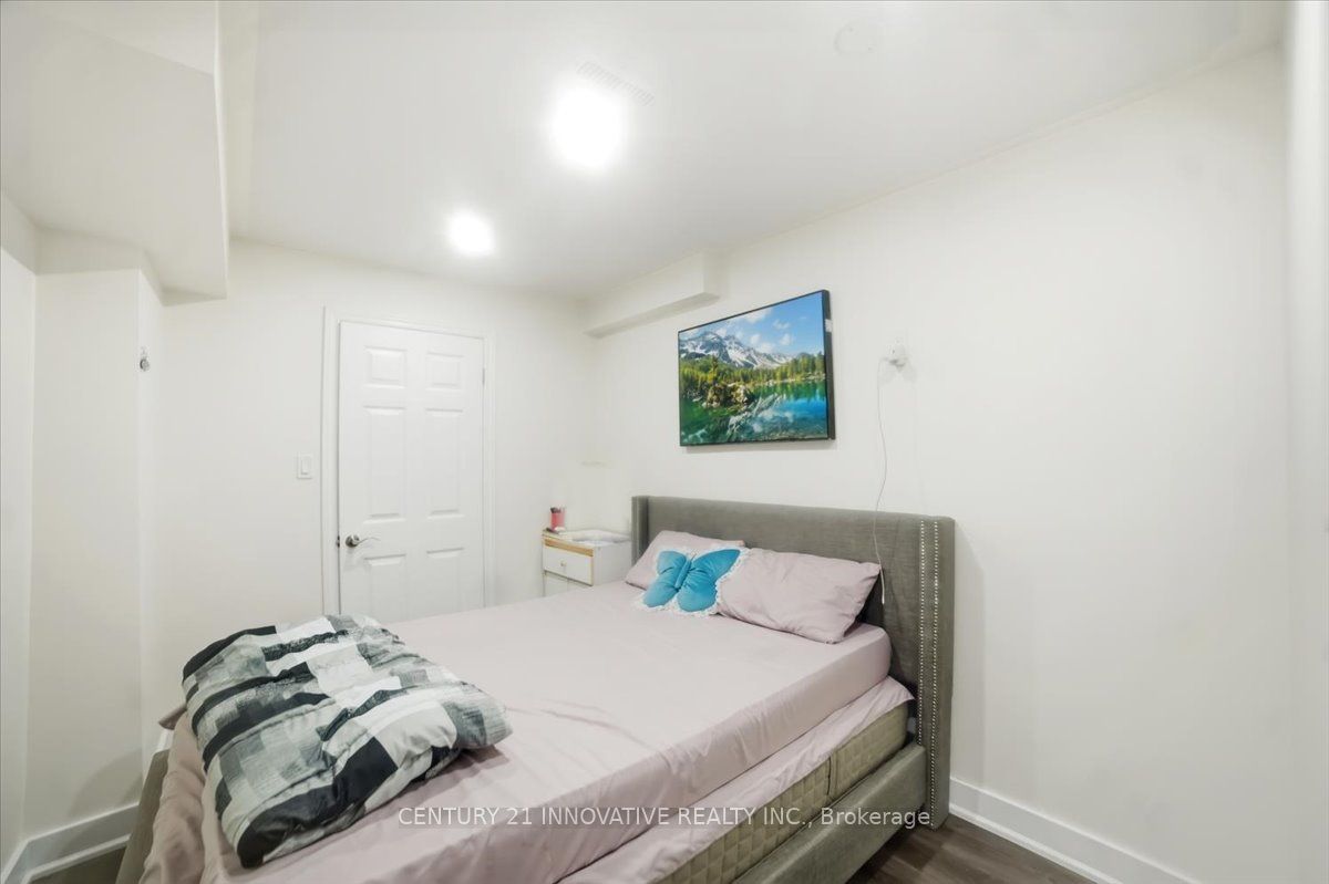 13 Royal West Drive Property Photo 35