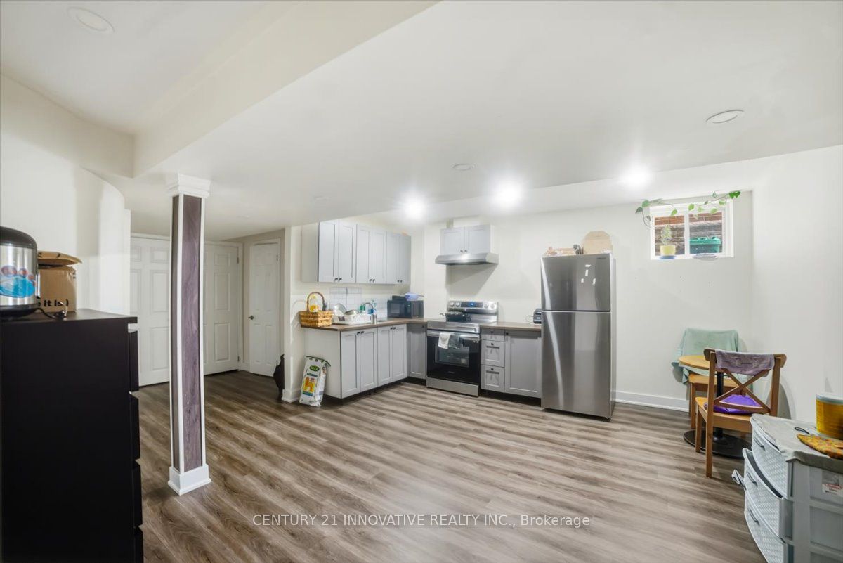 13 Royal West Drive Property Photo 40