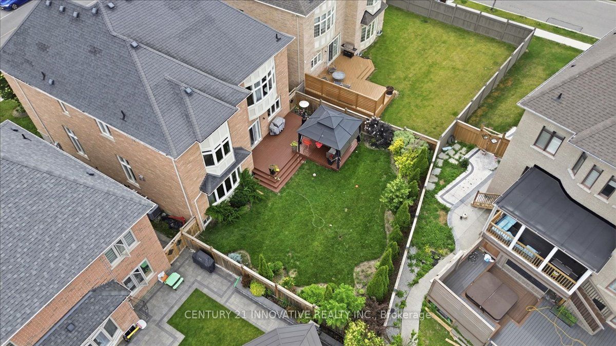 13 Royal West Drive Property Photo 48