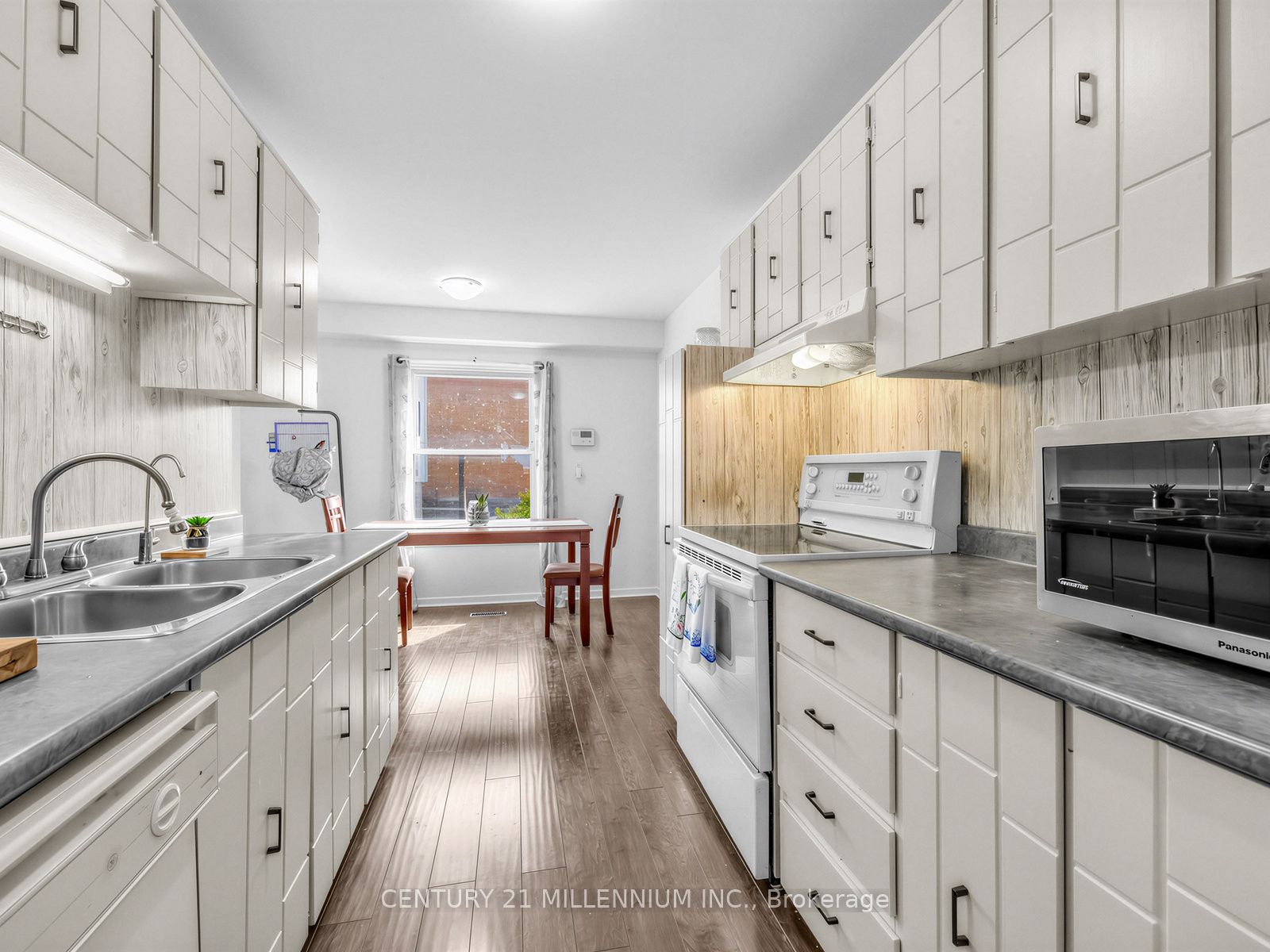 1020 Central Park Drive W 52 Property Photo 7