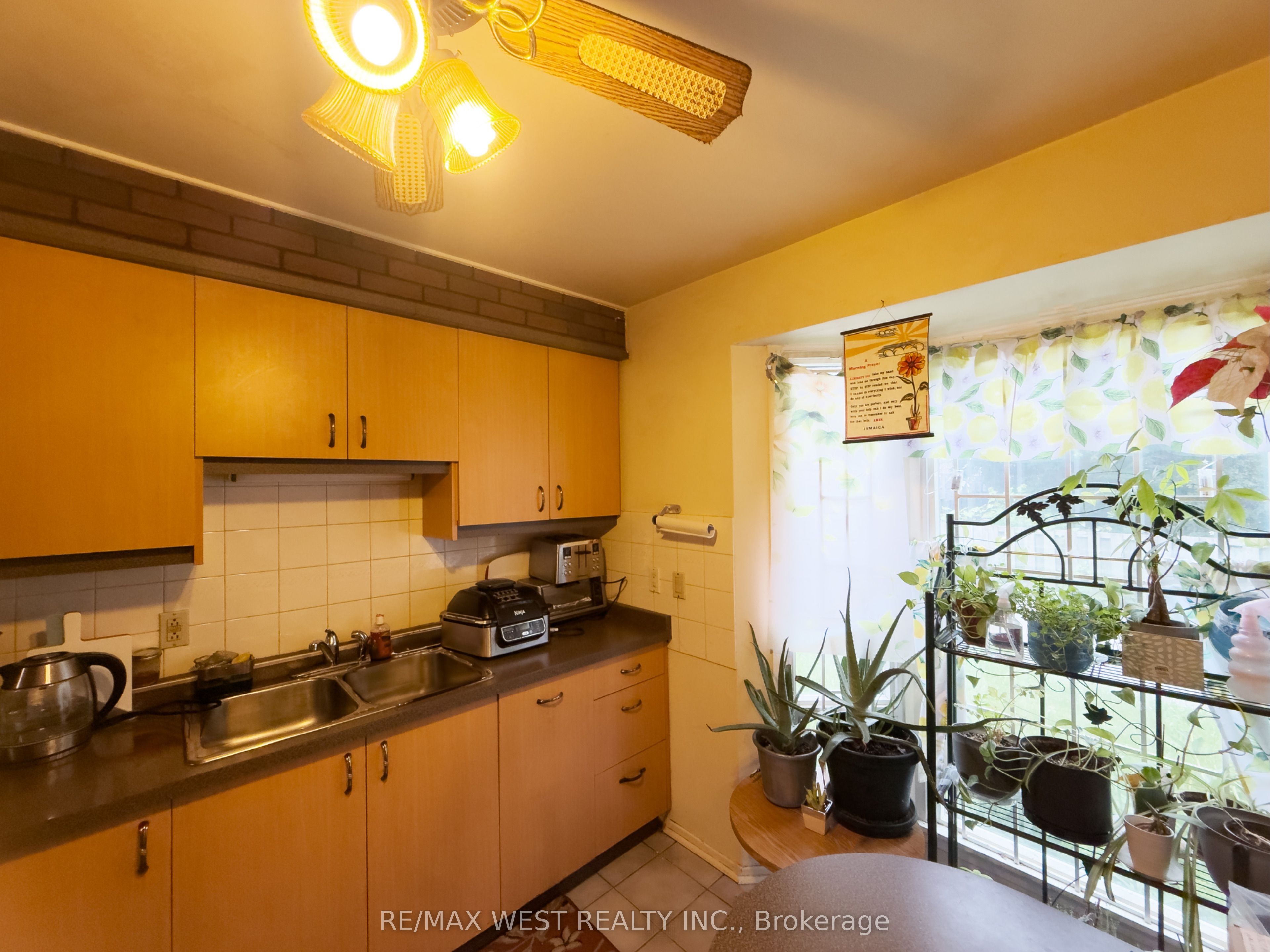 19 Gosford Boulevard 3 Property Photo 3