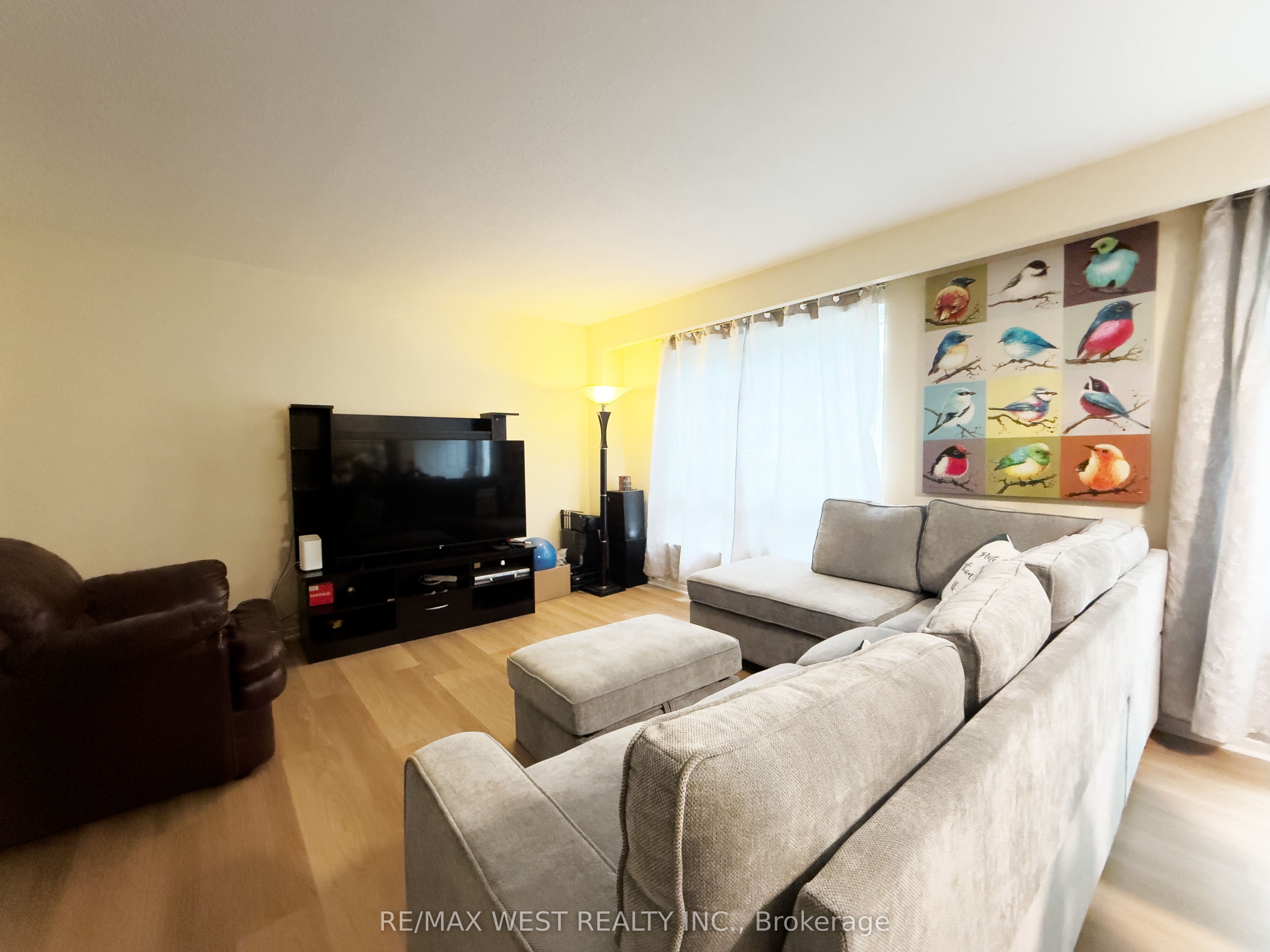 19 Gosford Boulevard 3 Property Photo 4