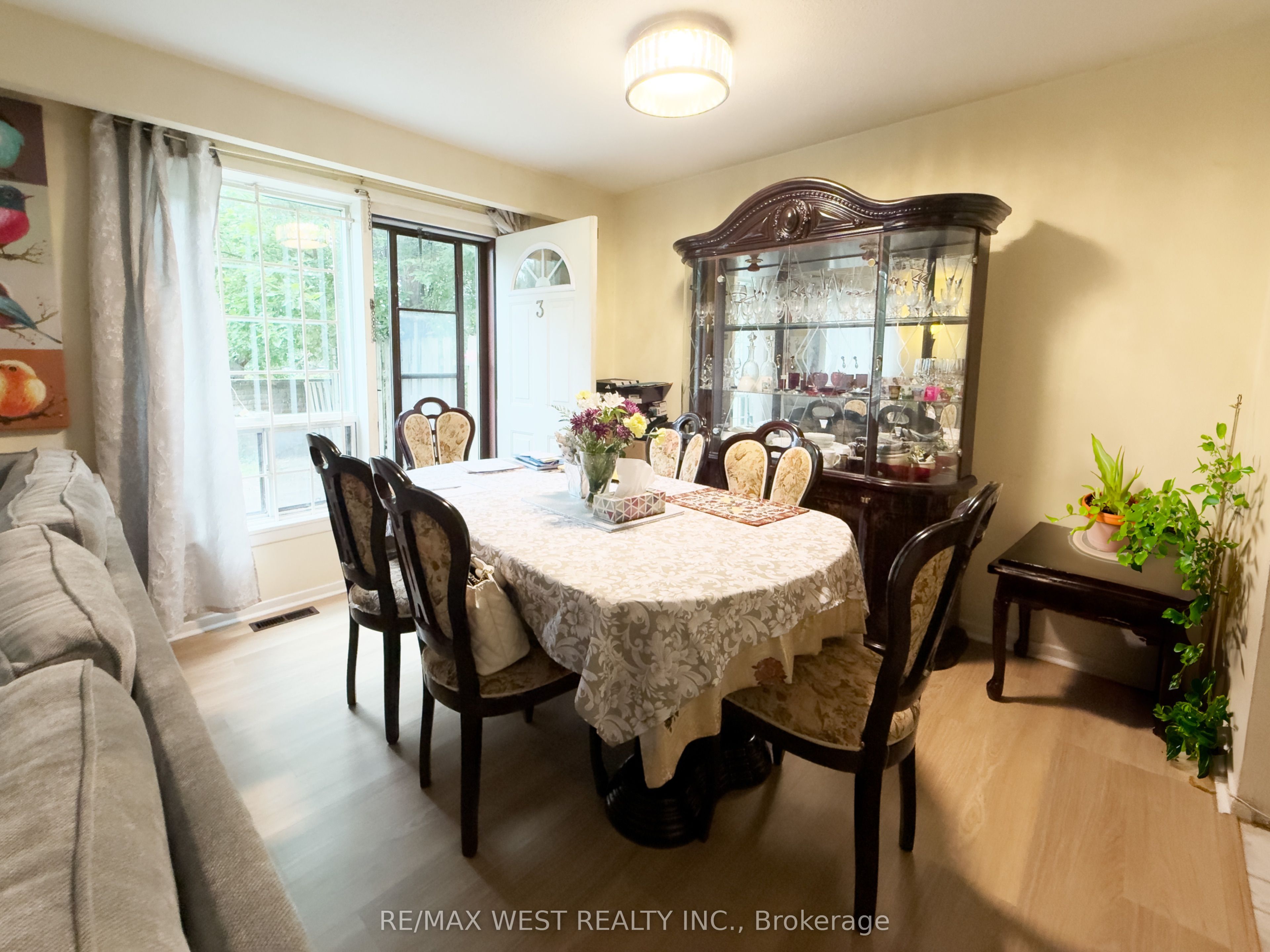 19 Gosford Boulevard 3 Property Photo 5