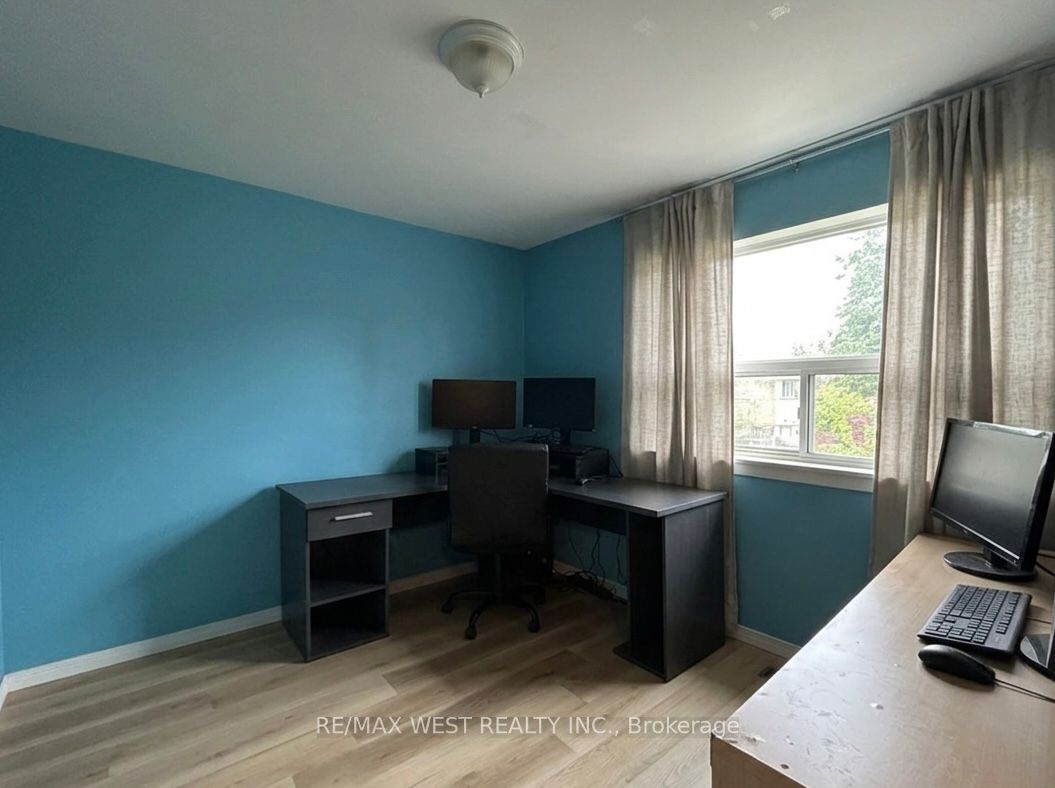 19 Gosford Boulevard 3 Property Photo 9