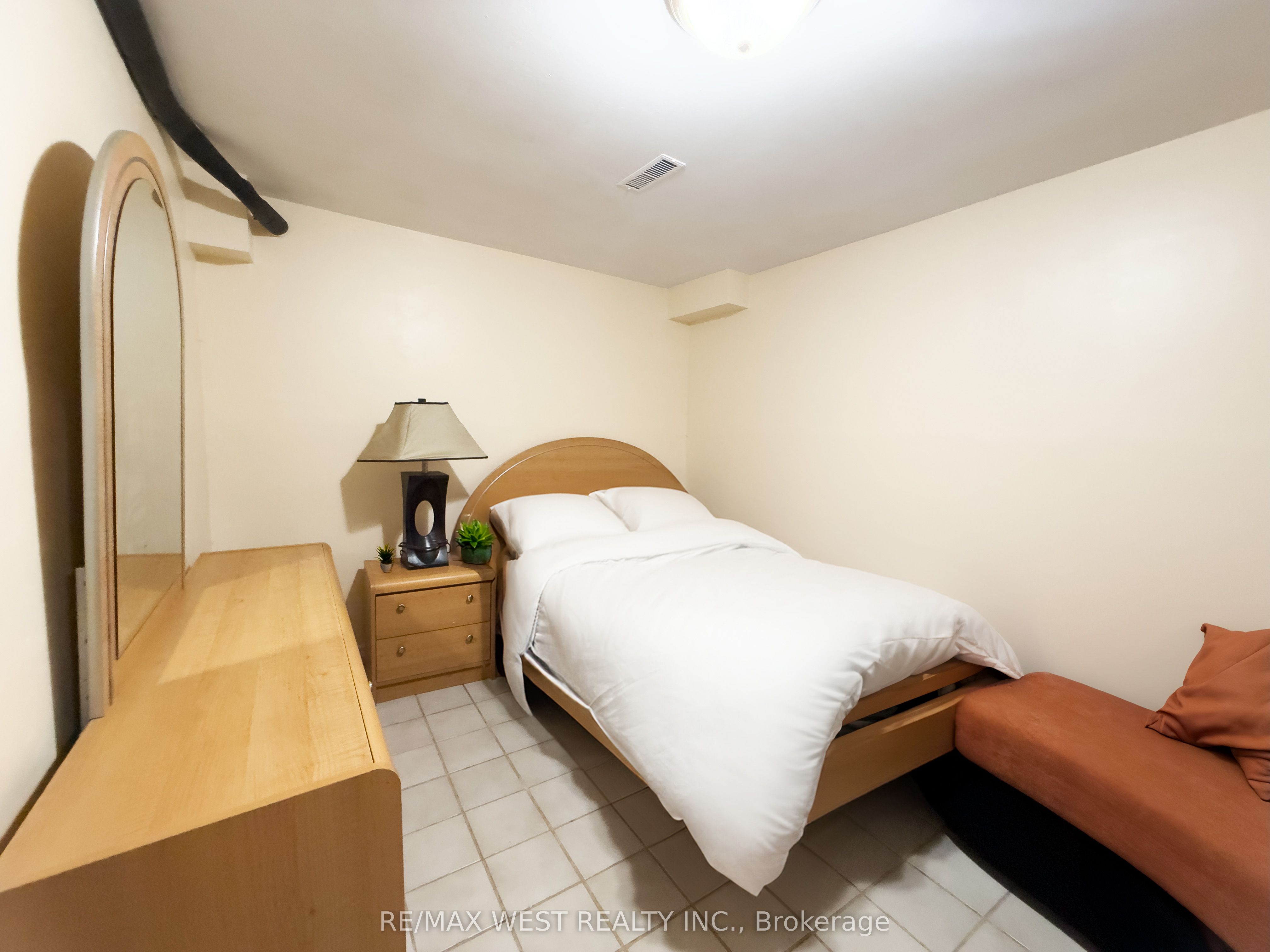 19 Gosford Boulevard 3 Property Photo 10