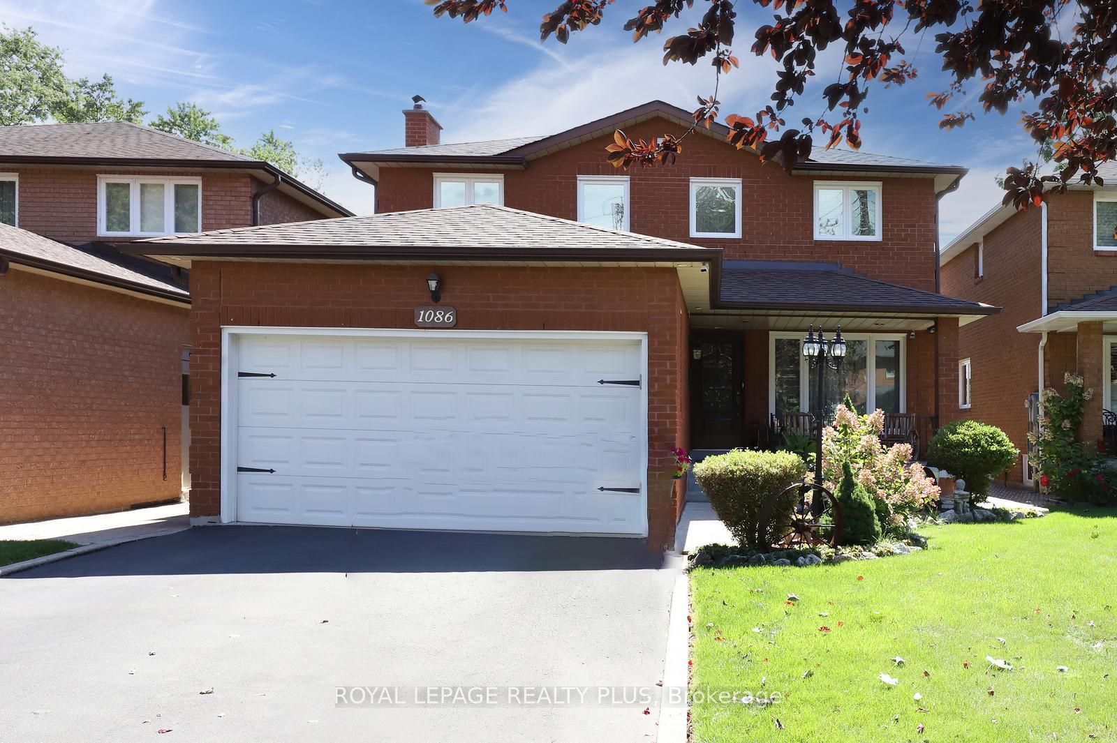 1086 Hedge Drive Property Photo 1