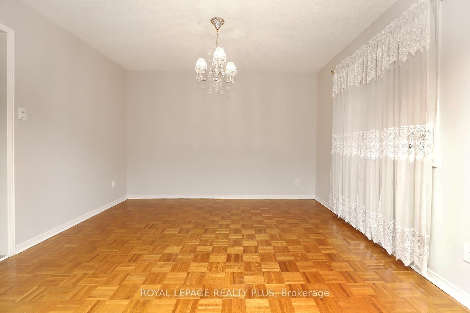 1086 Hedge Drive Property Photo 7