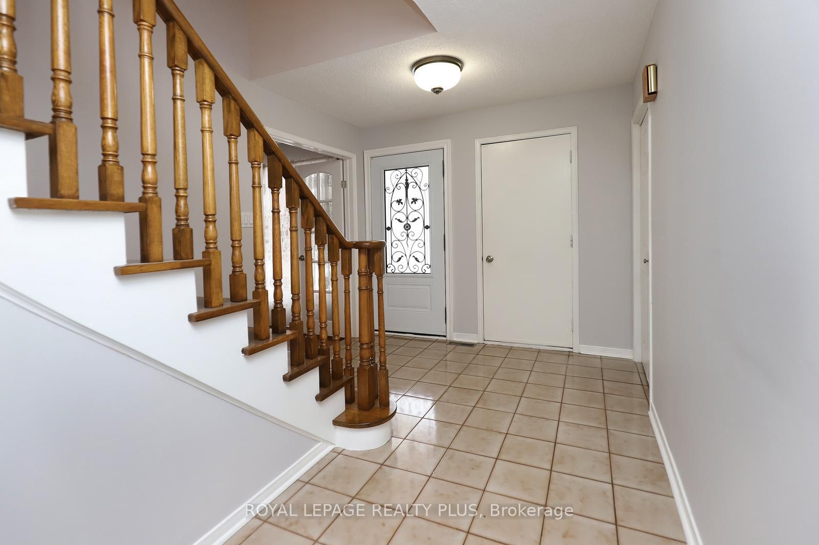 1086 Hedge Drive Property Photo 8