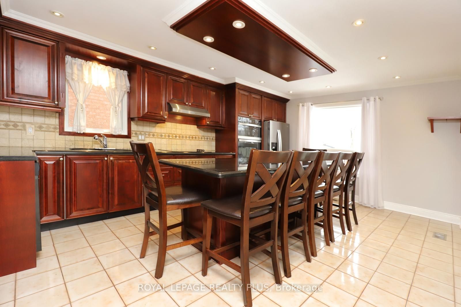 1086 Hedge Drive Property Photo 9