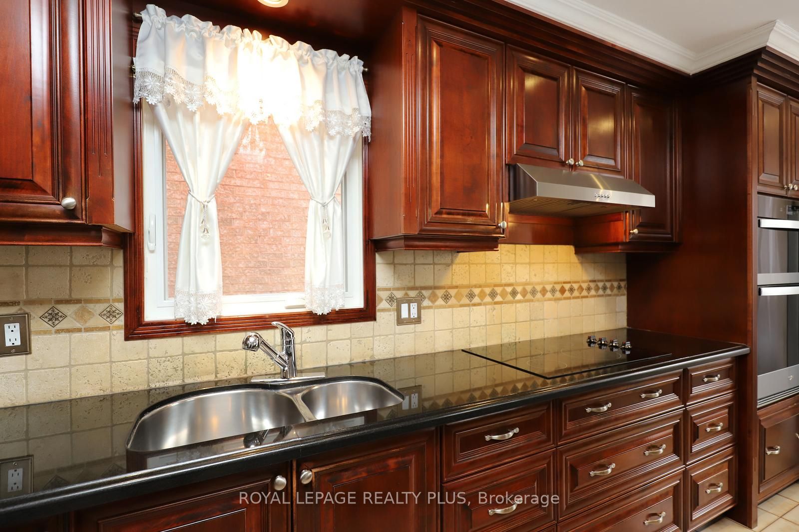 1086 Hedge Drive Property Photo 14