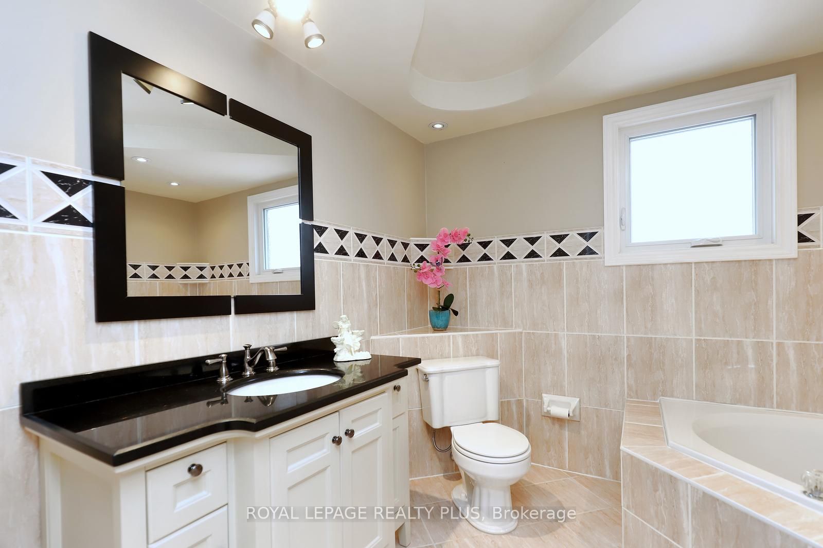 1086 Hedge Drive Property Photo 29