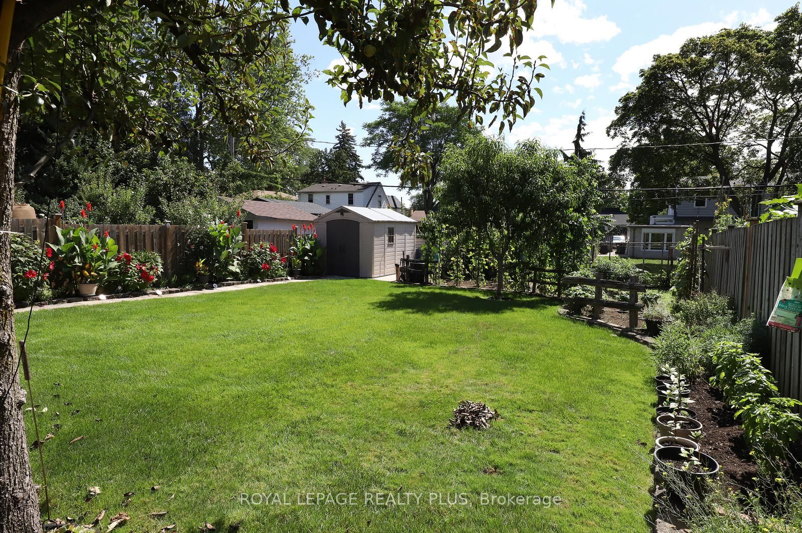 1086 Hedge Drive Property Photo 42
