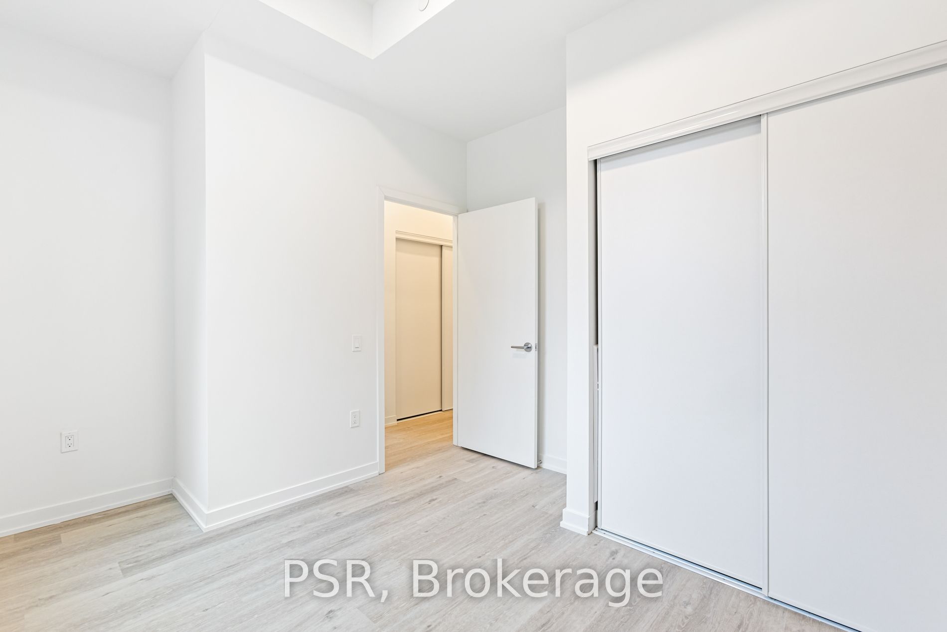 49 Broadfield Drive W 110 Property Photo 17