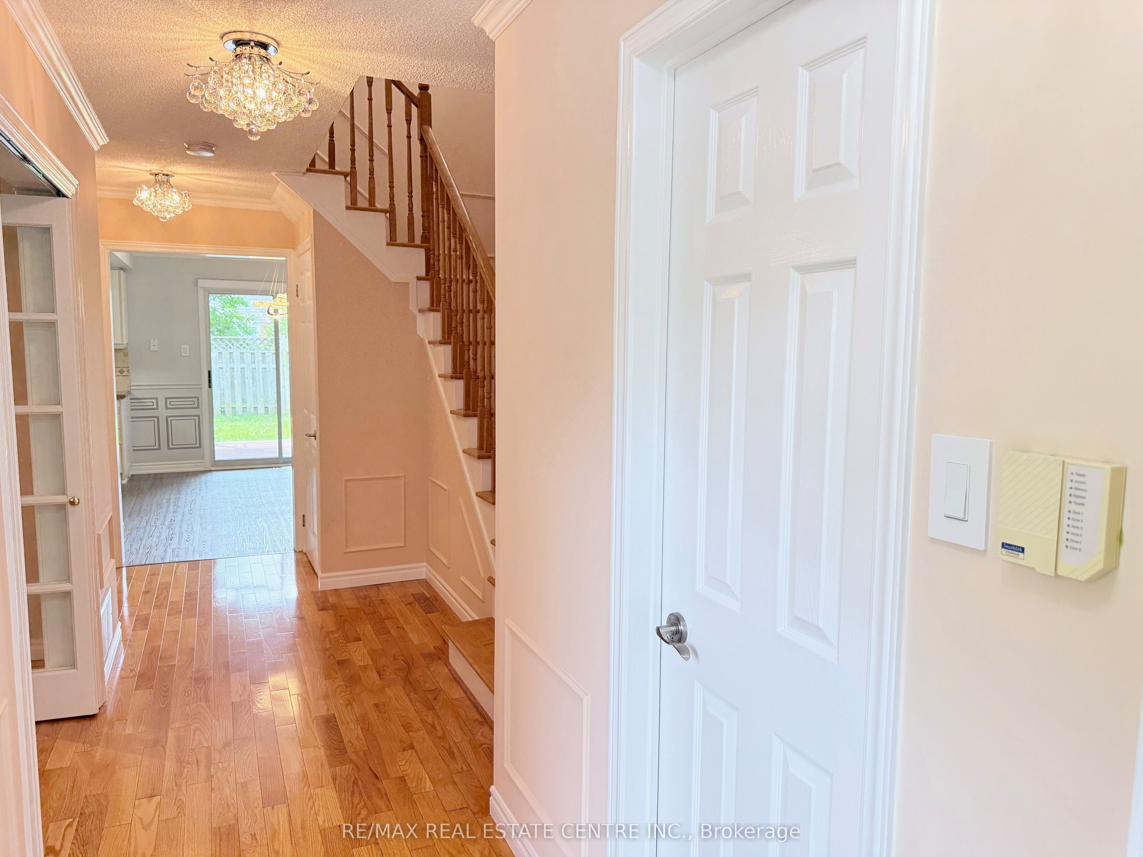 7264 Seabreeze Drive Property Photo 4