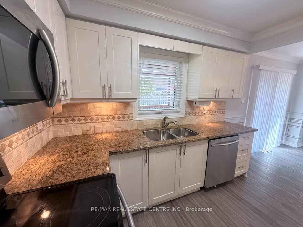 7264 Seabreeze Drive Property Photo 6