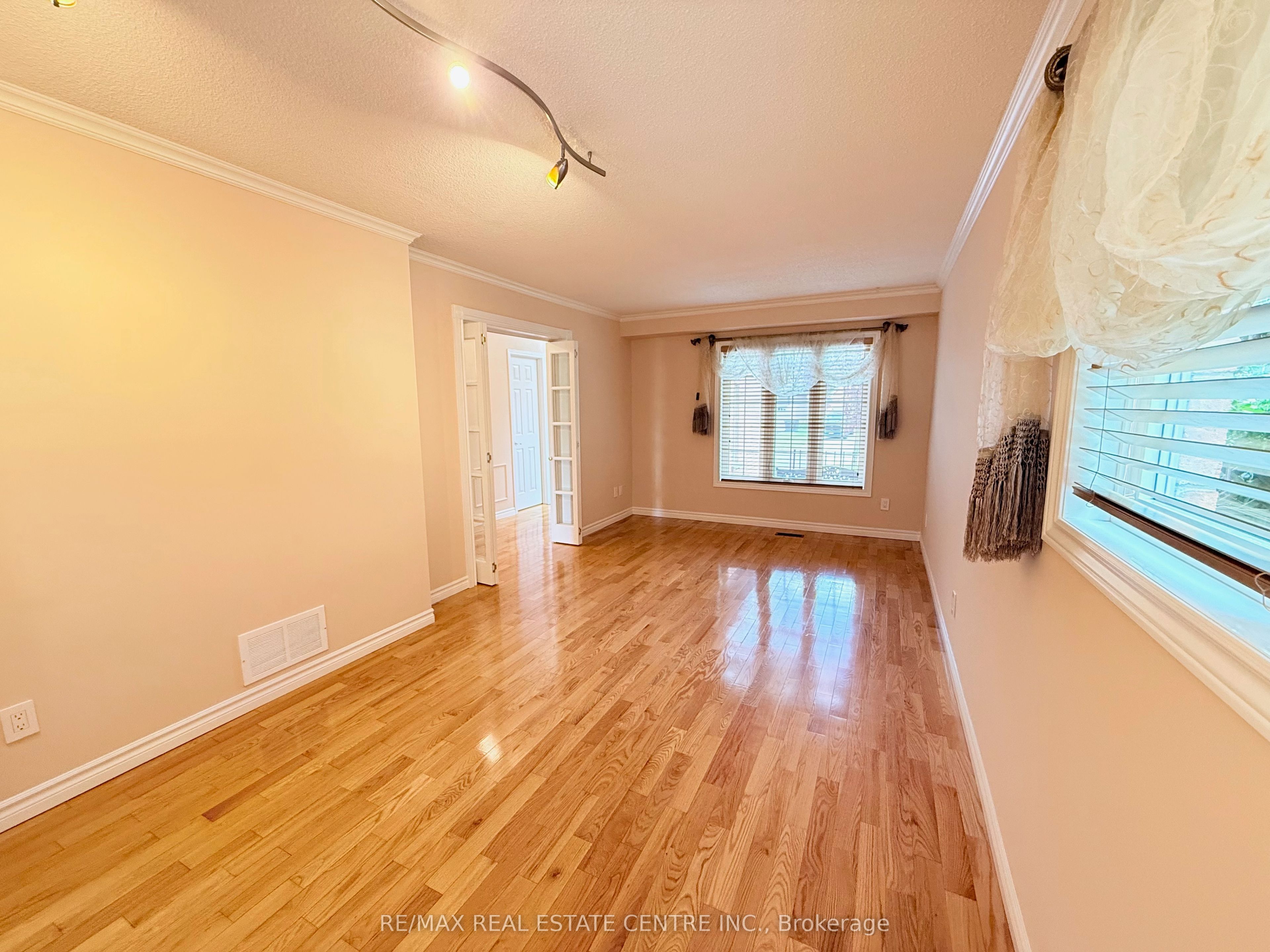 7264 Seabreeze Drive Property Photo 11