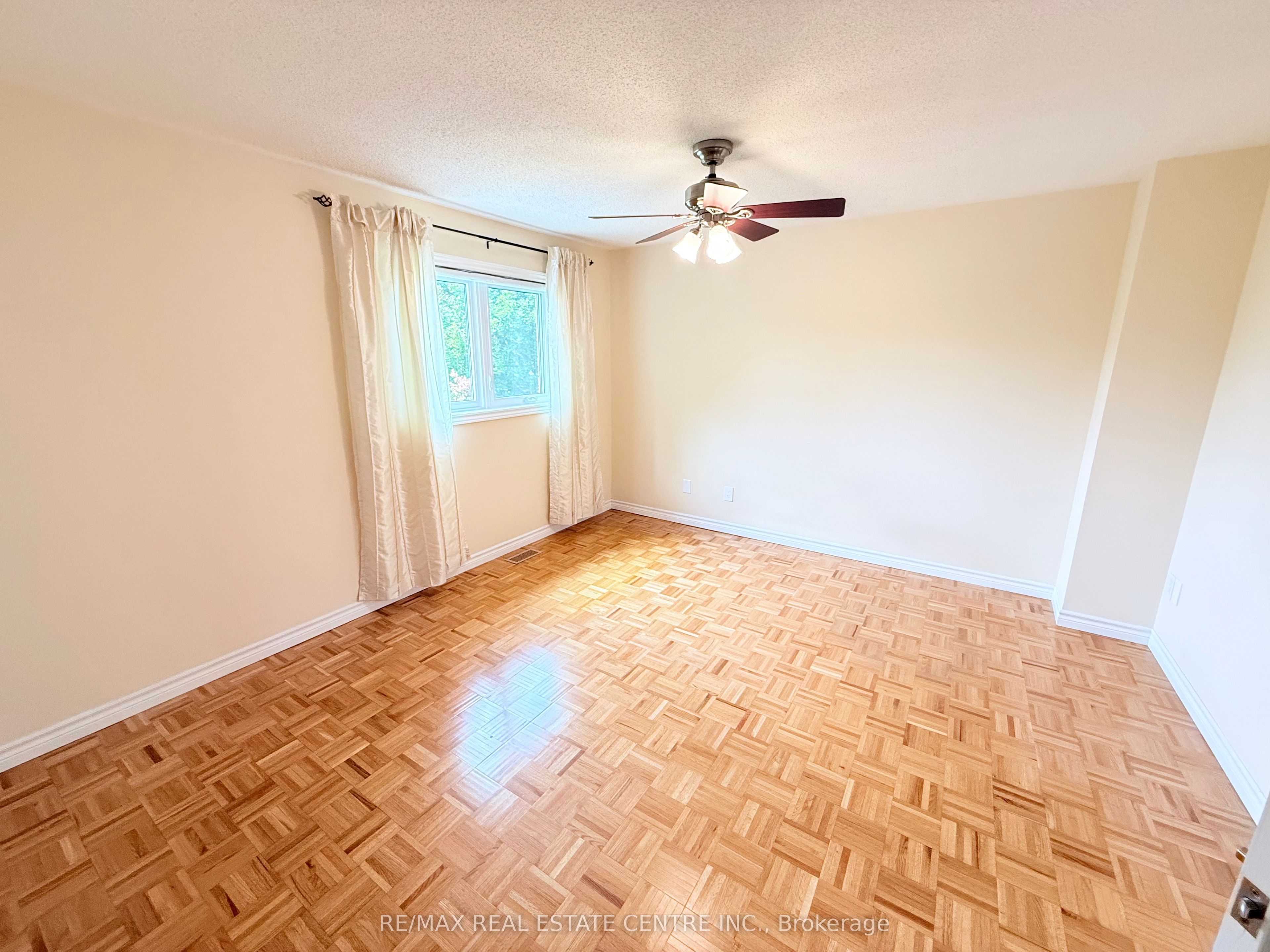 7264 Seabreeze Drive Property Photo 18