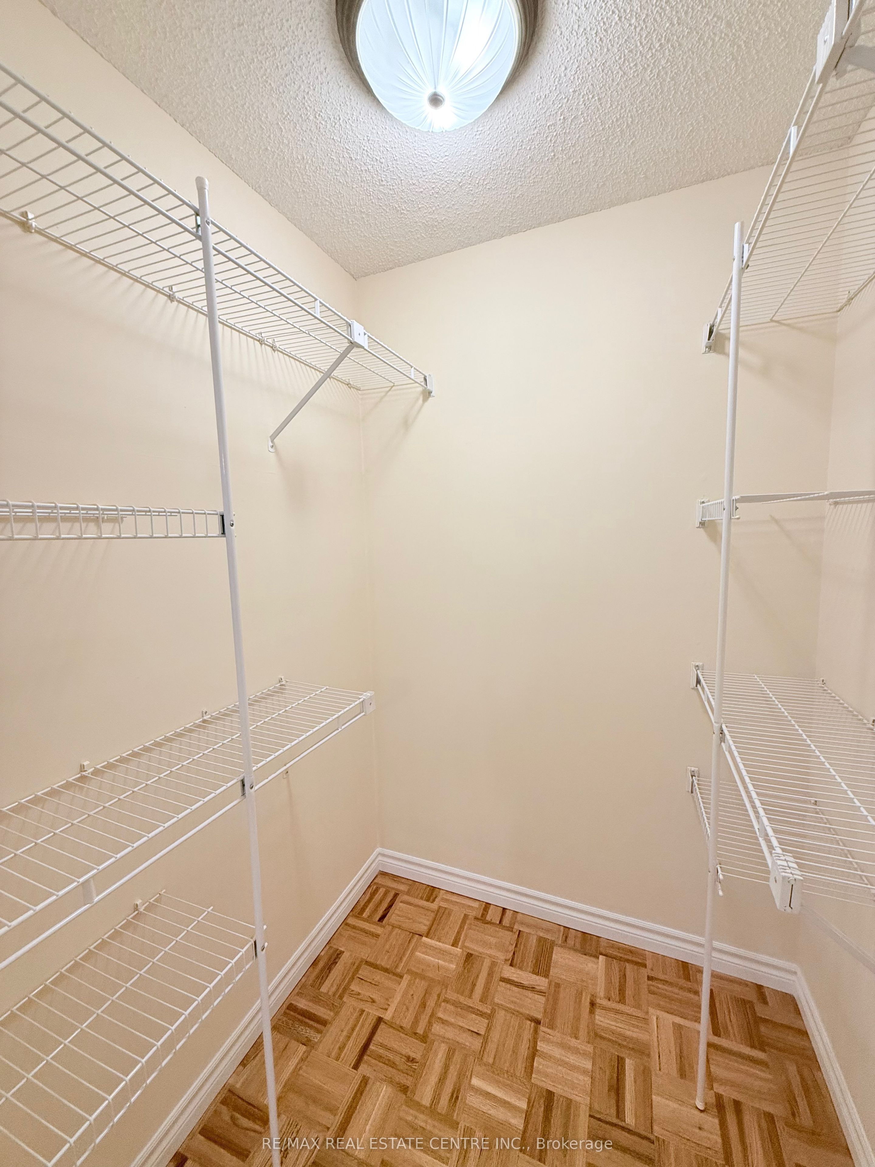 7264 Seabreeze Drive Property Photo 22