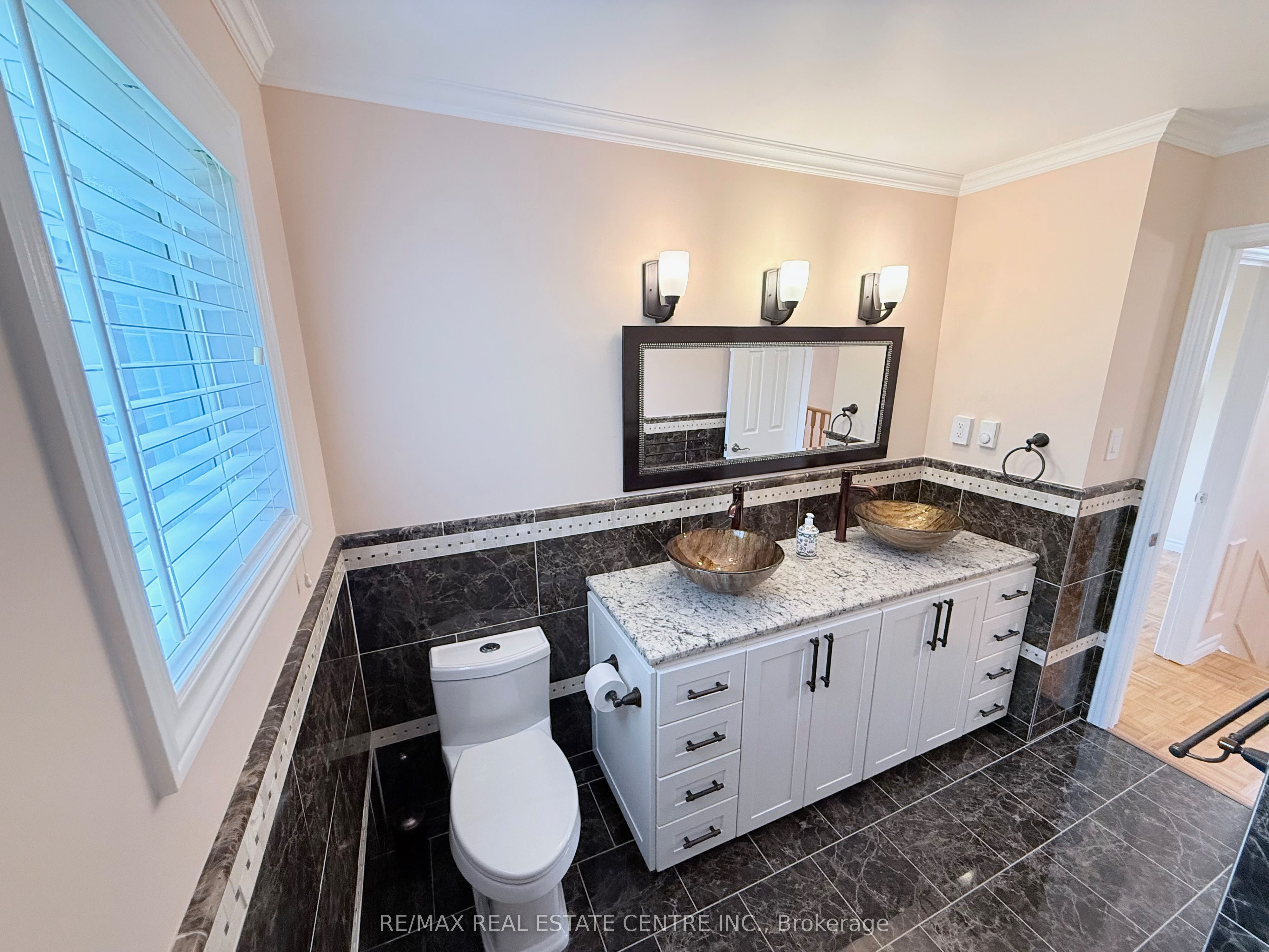7264 Seabreeze Drive Property Photo 23