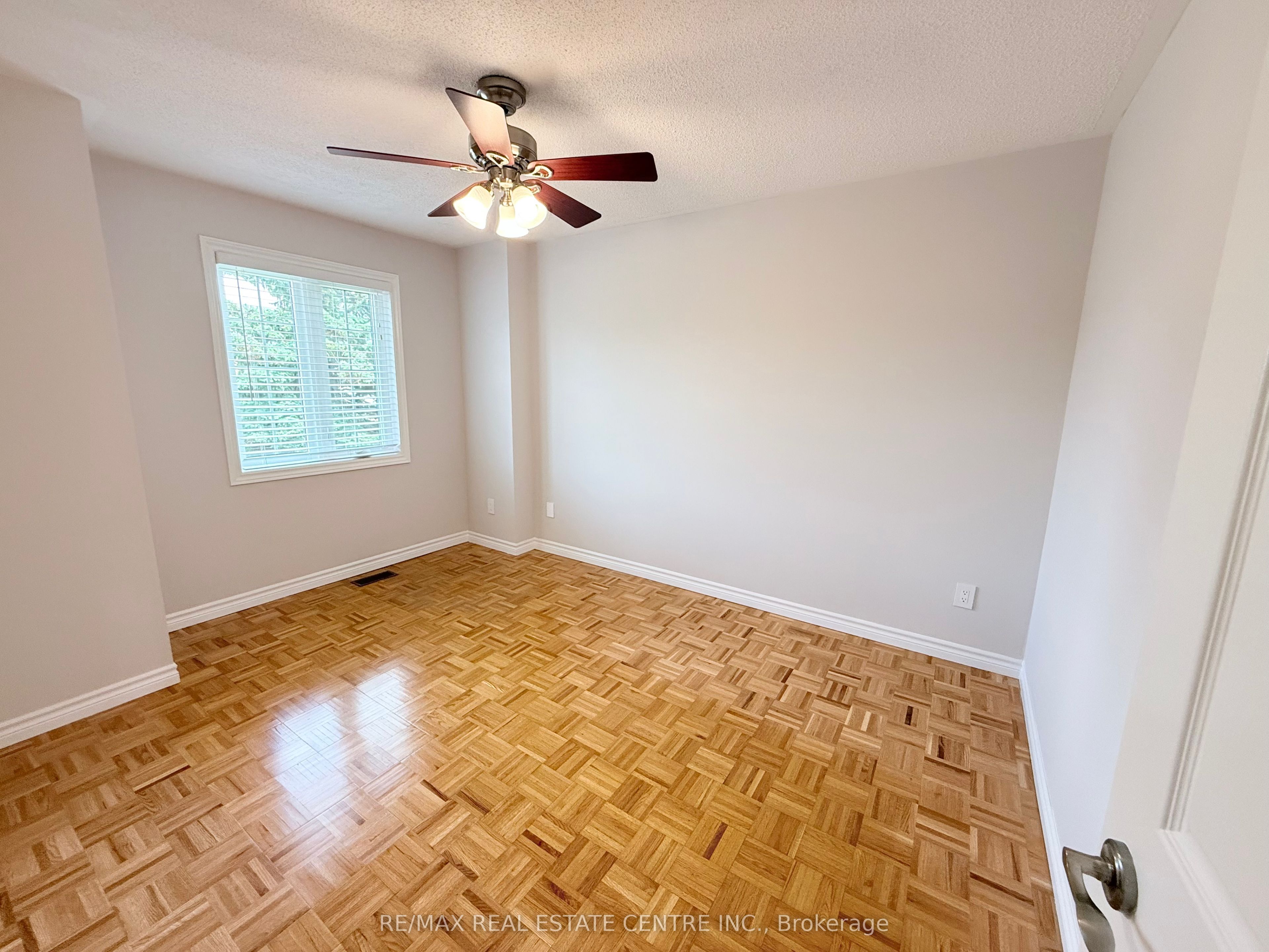 7264 Seabreeze Drive Property Photo 28