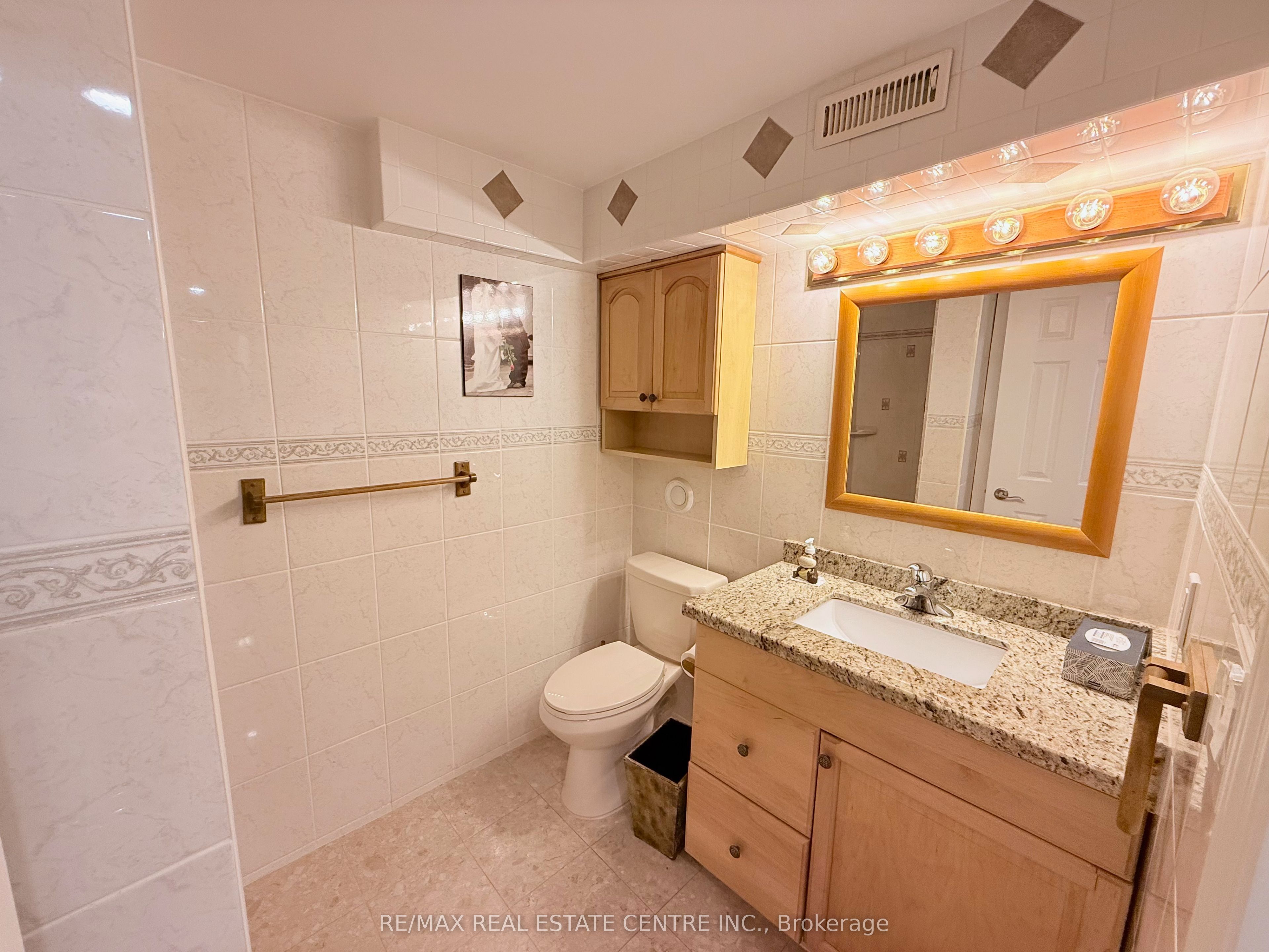 7264 Seabreeze Drive Property Photo 37