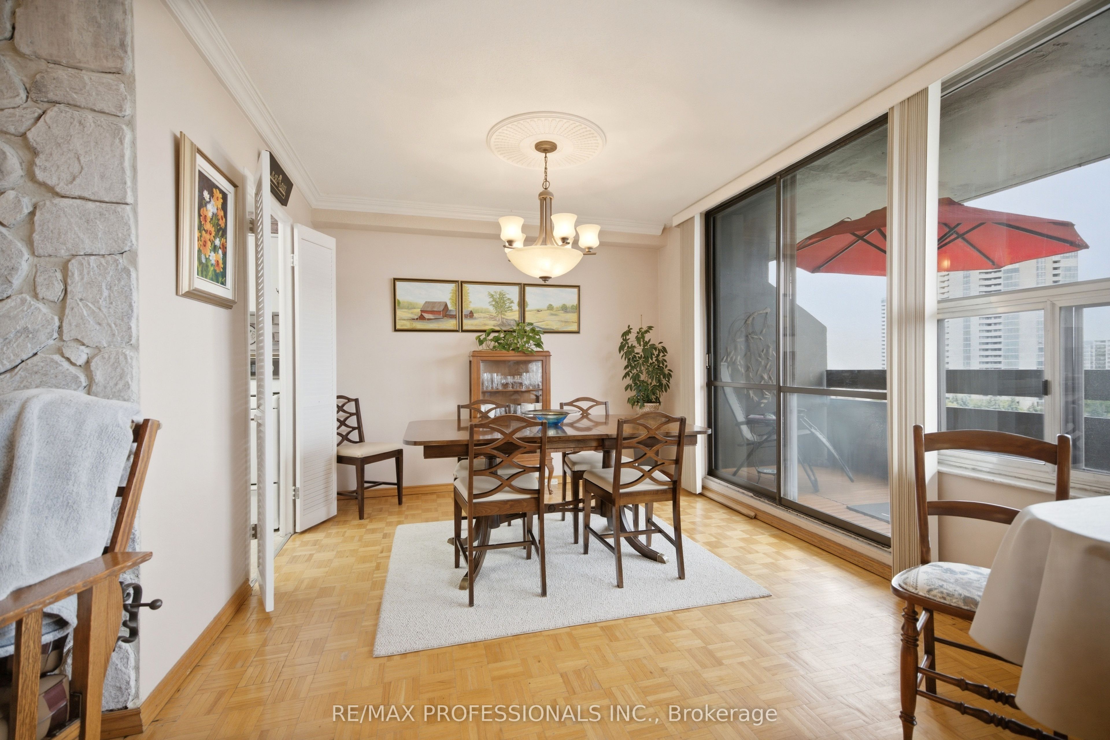 11 Wincott Drive 1208 Property Photo 8