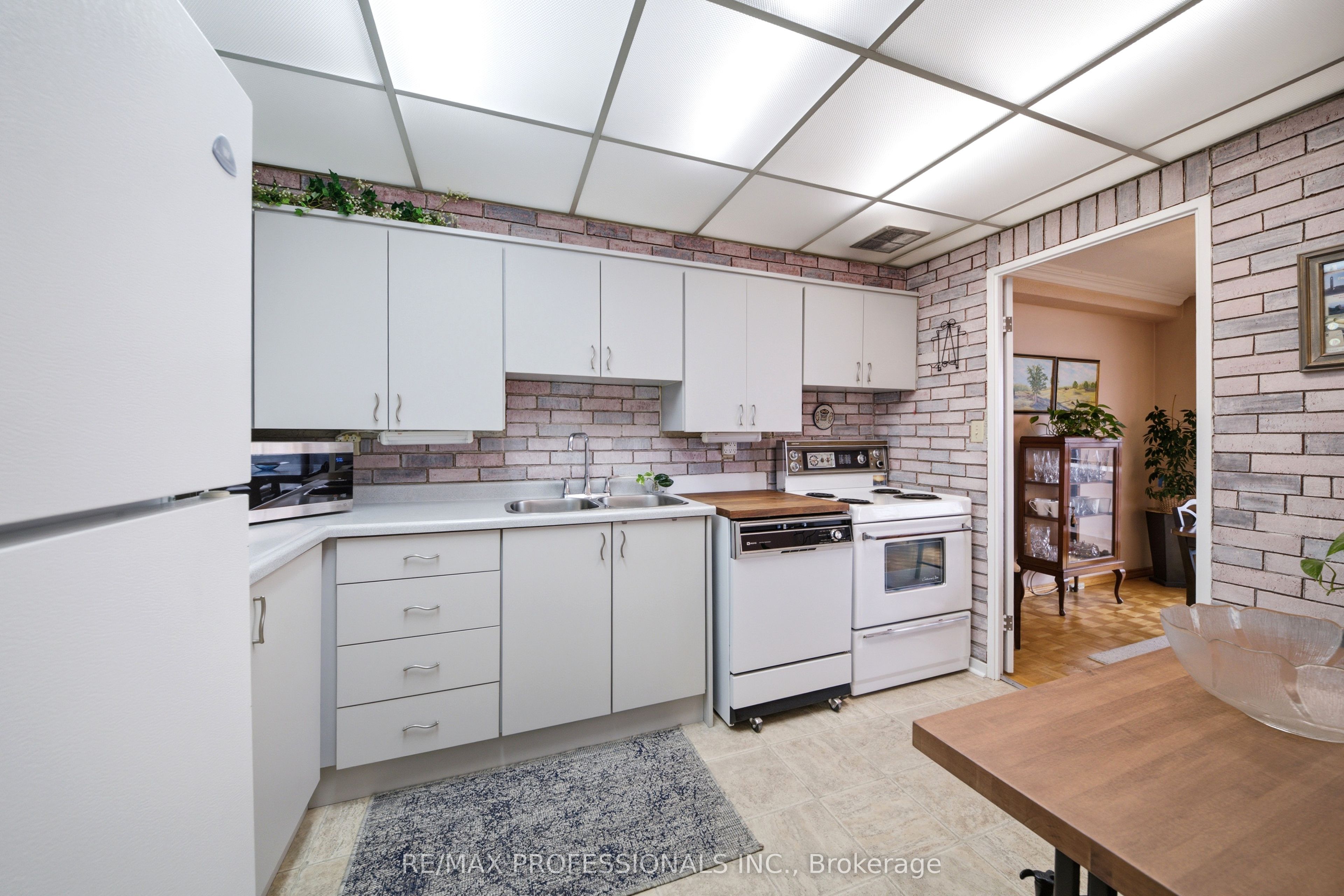 11 Wincott Drive 1208 Property Photo 11