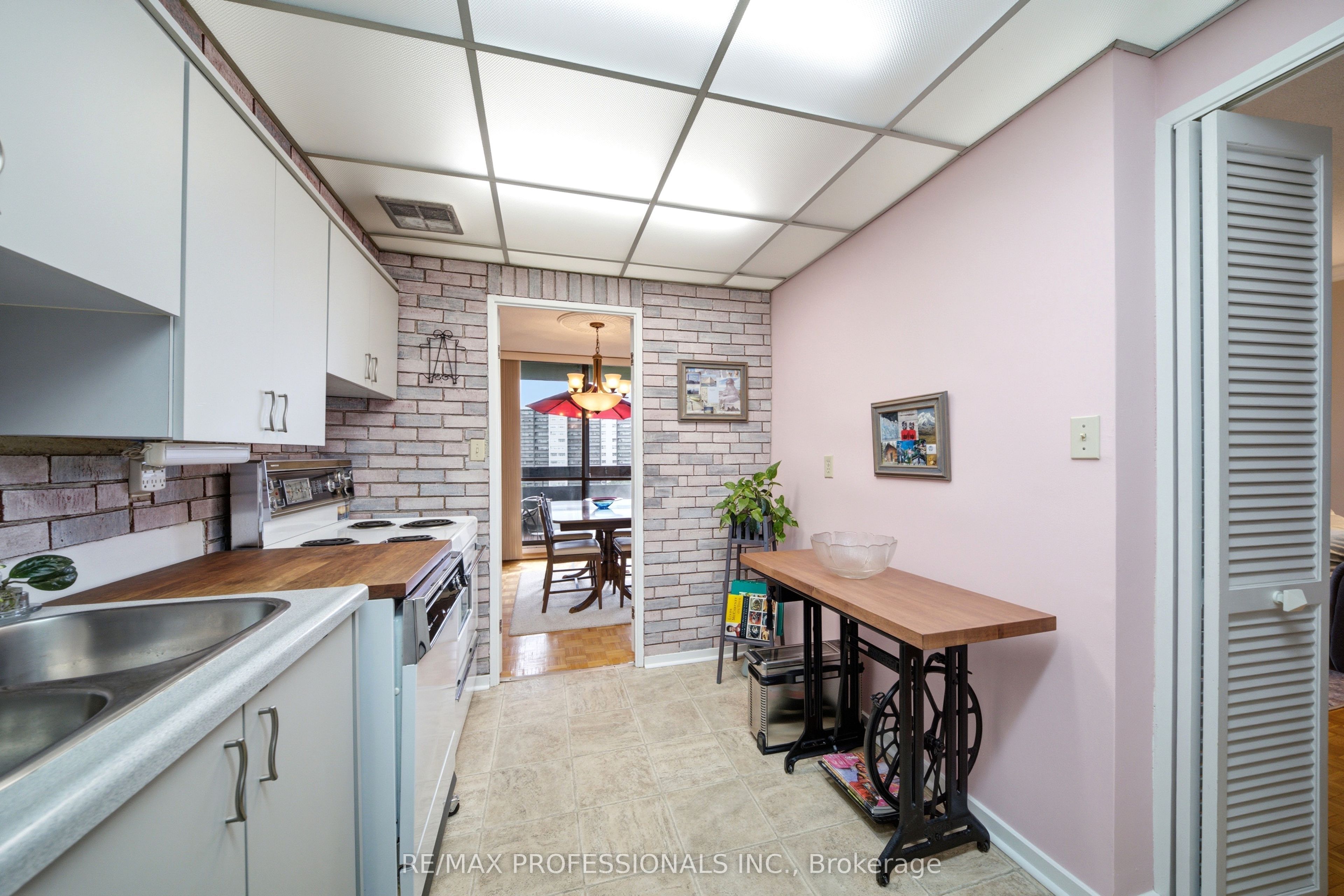 11 Wincott Drive 1208 Property Photo 12