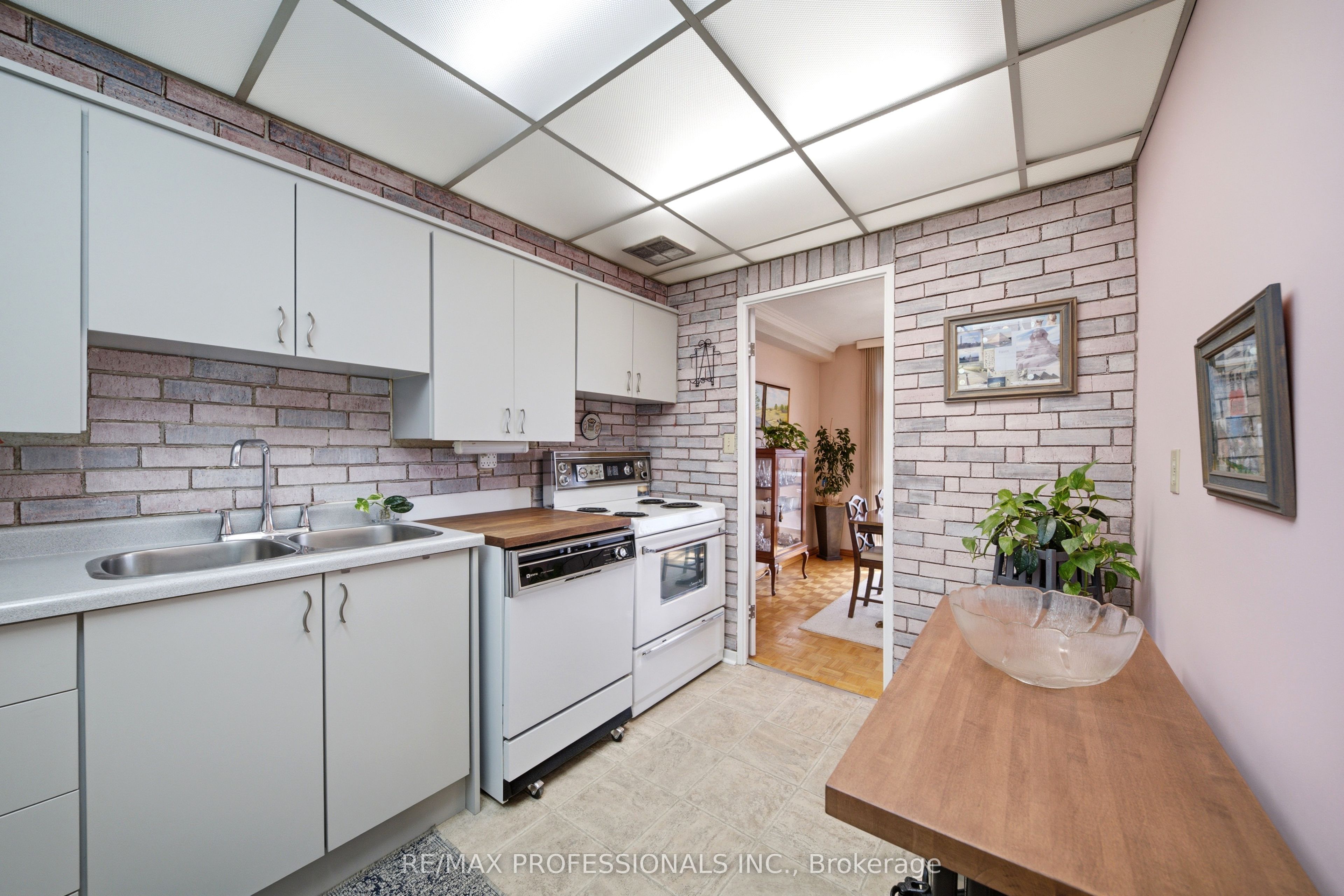 11 Wincott Drive 1208 Property Photo 13