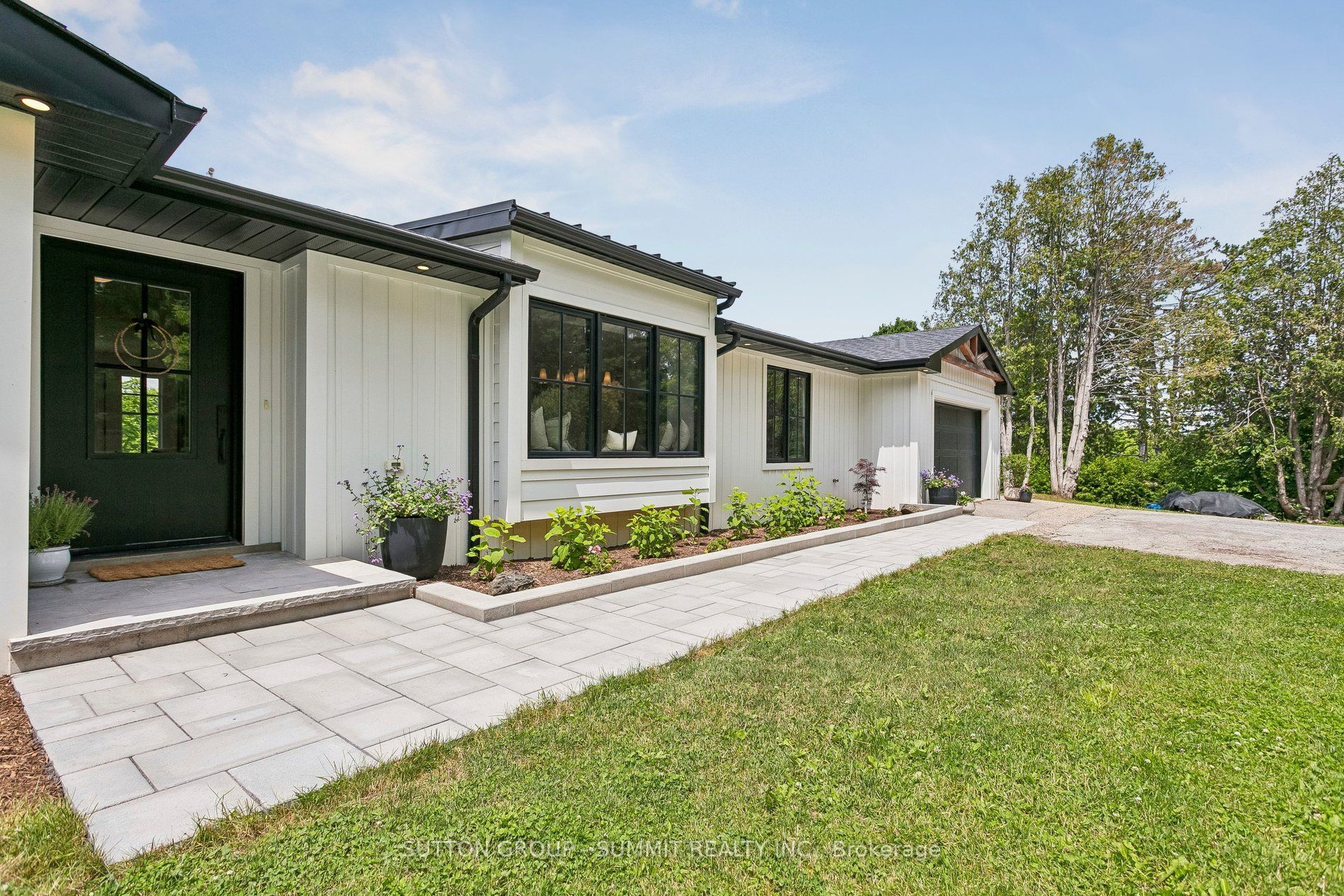 1315 Britannia Road Property Photo 4