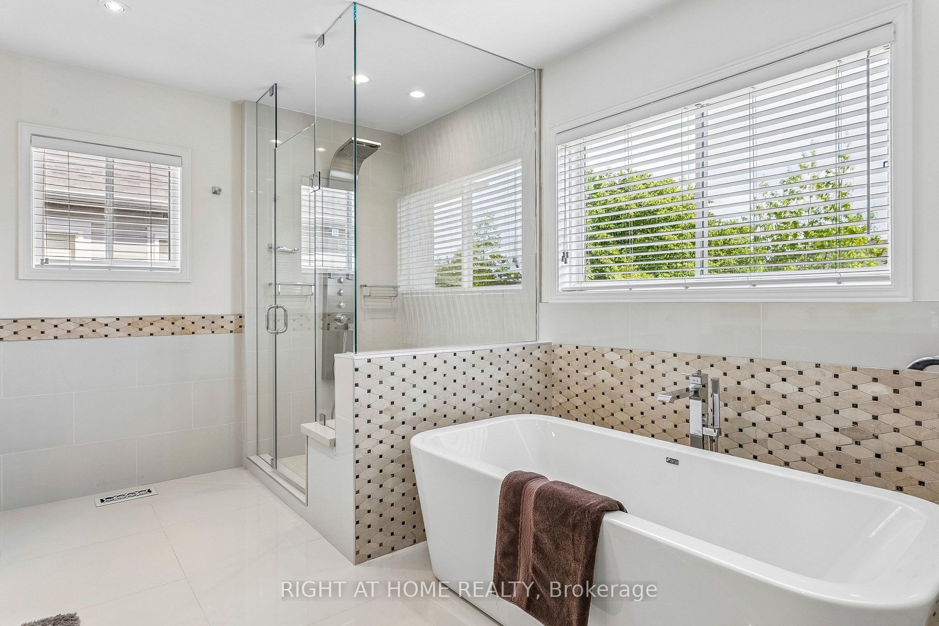 4263 Couples Crescent Property Photo 17
