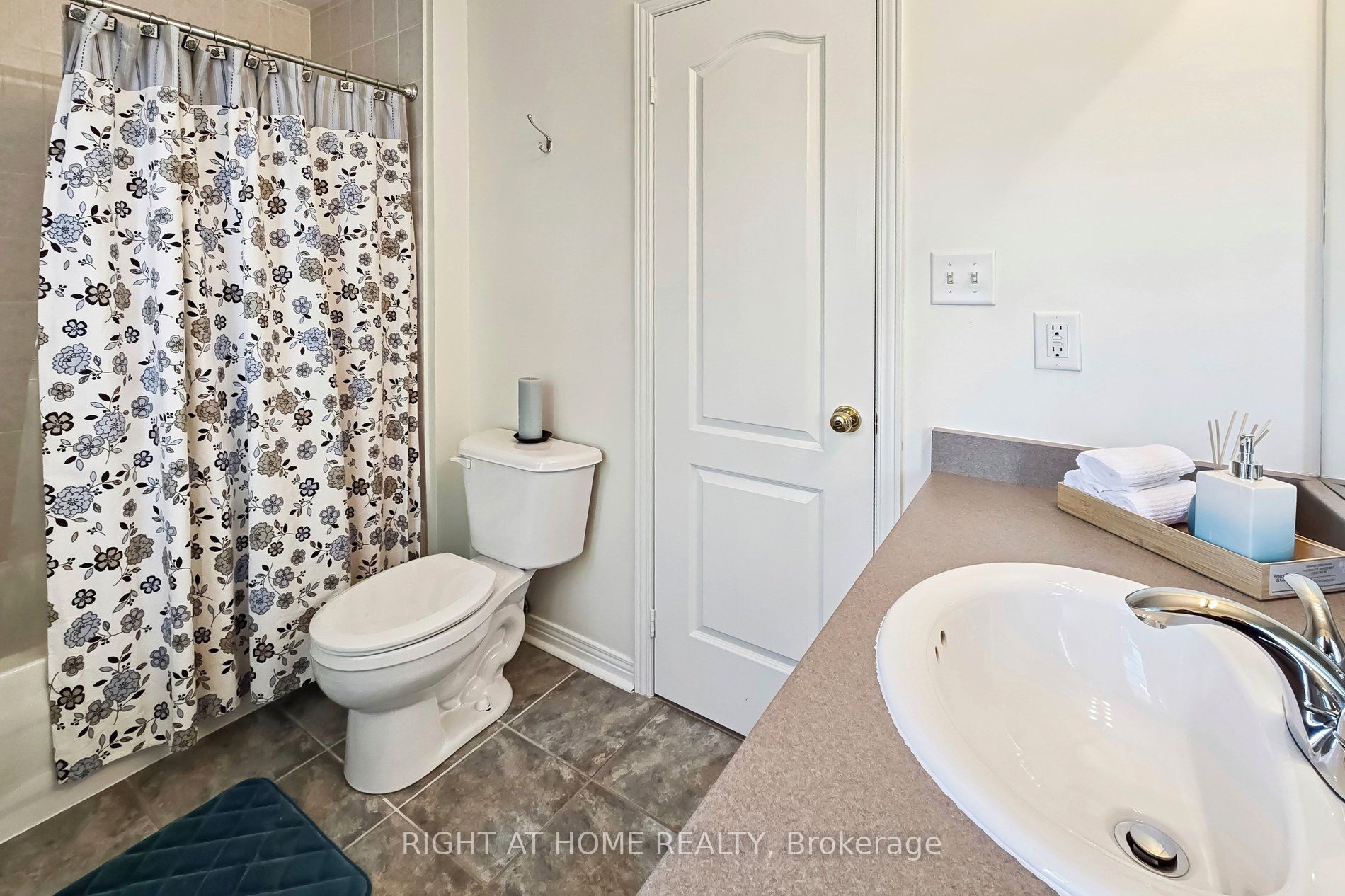4263 Couples Crescent Property Photo 23