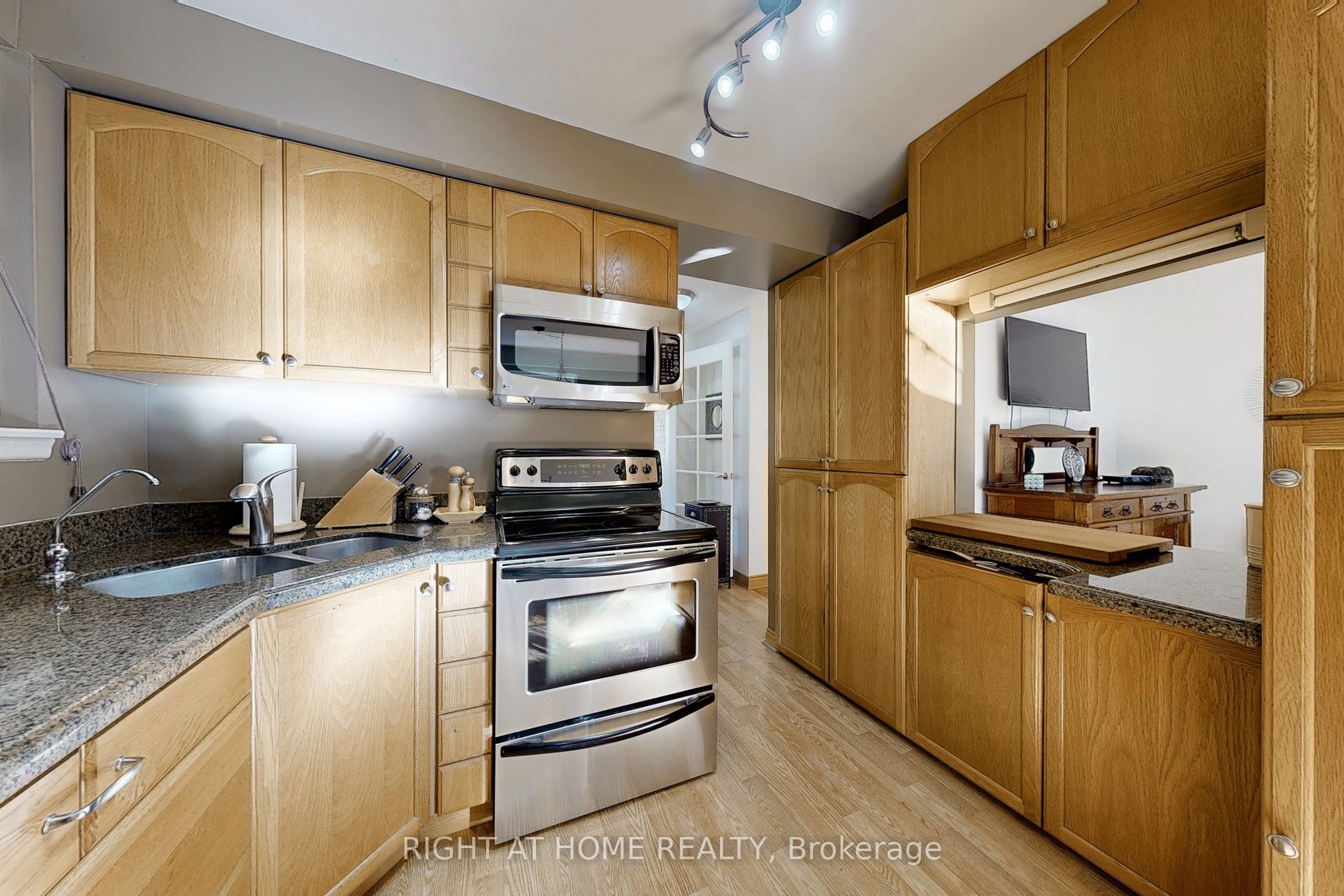907 Fourth Street Property Photo 6