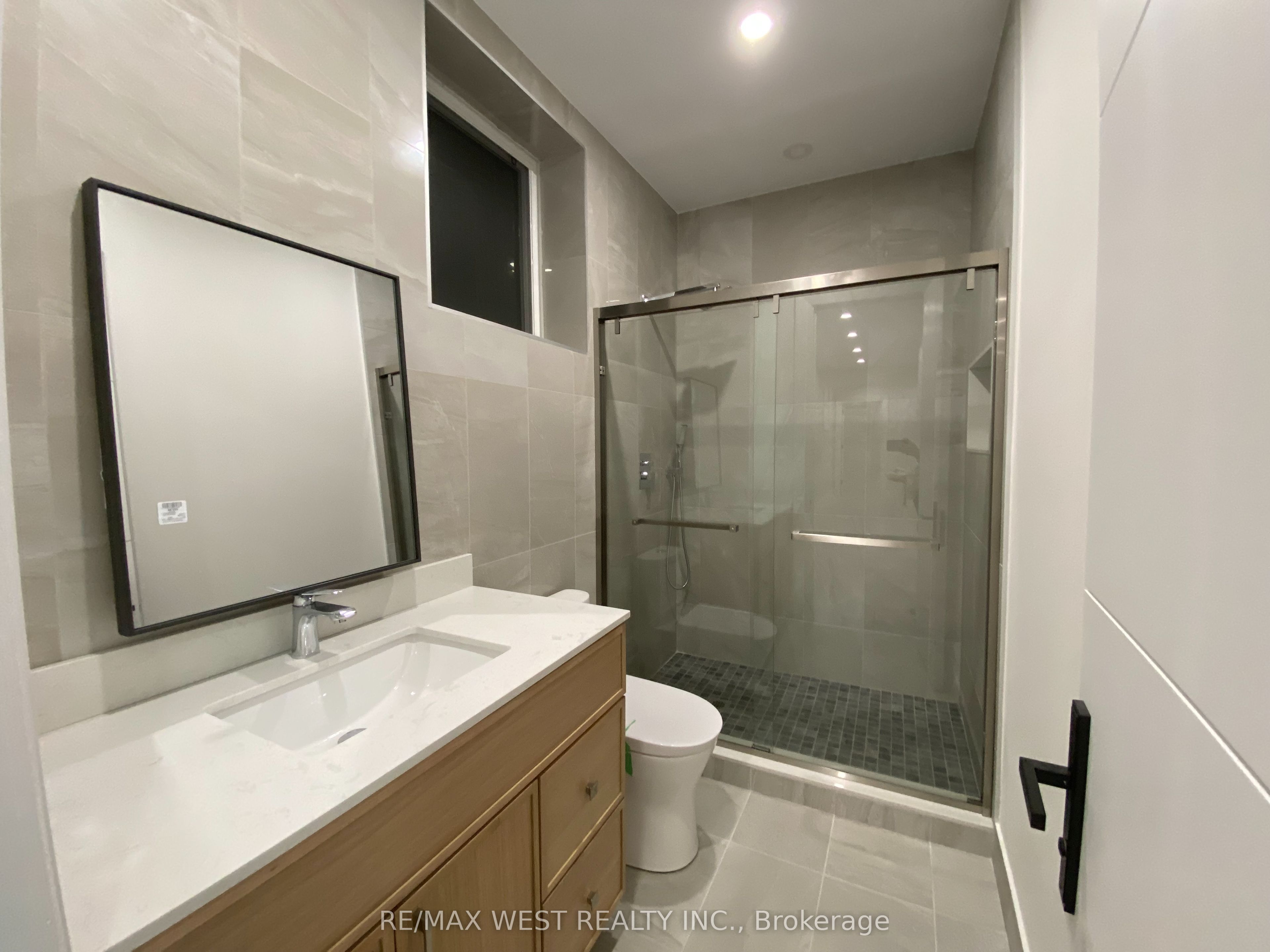 58 Aura Lea Boulevard Garden Suite Property Photo 6
