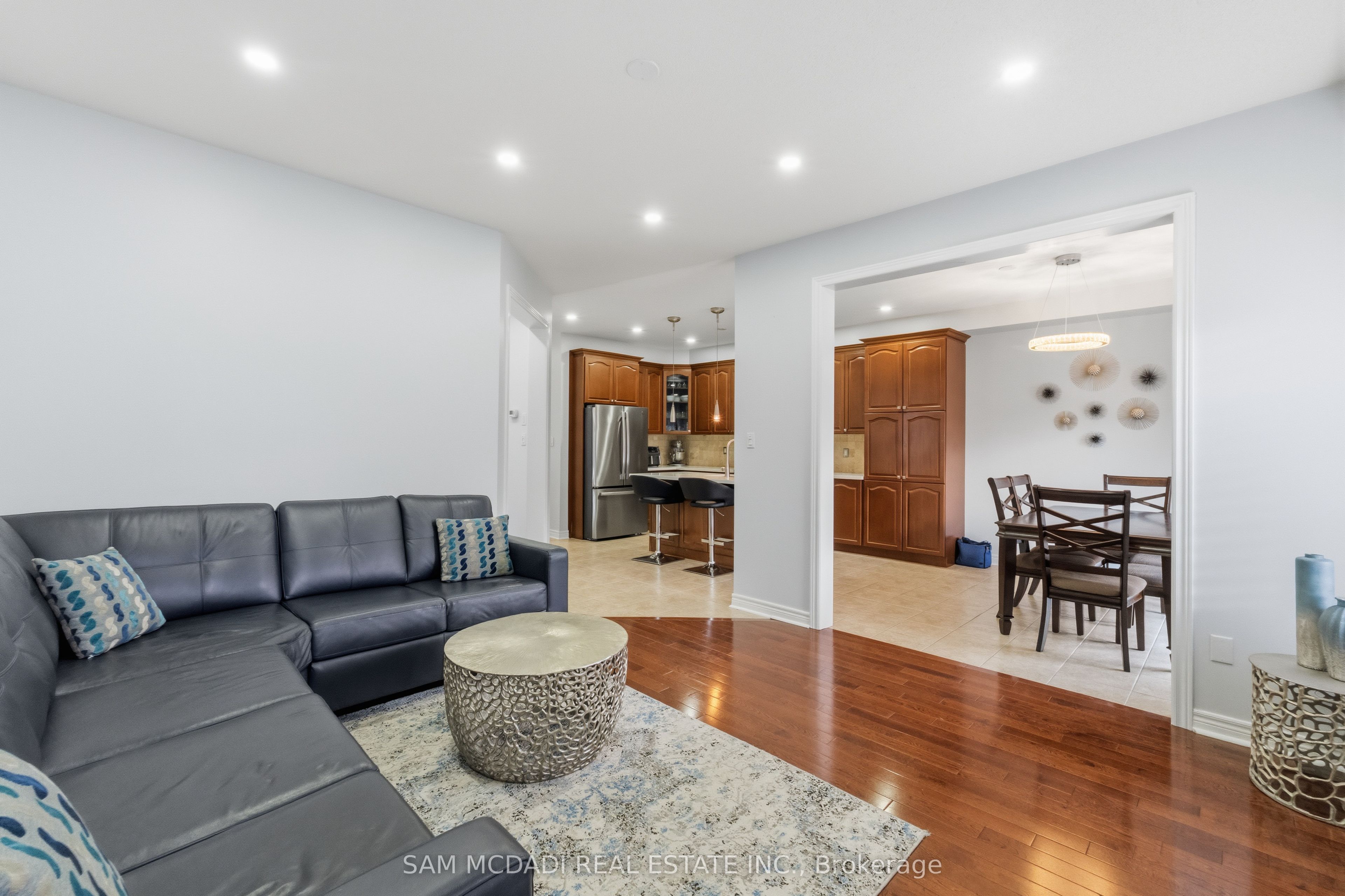 5604 Doctor Peddle Crescent Property Photo 8