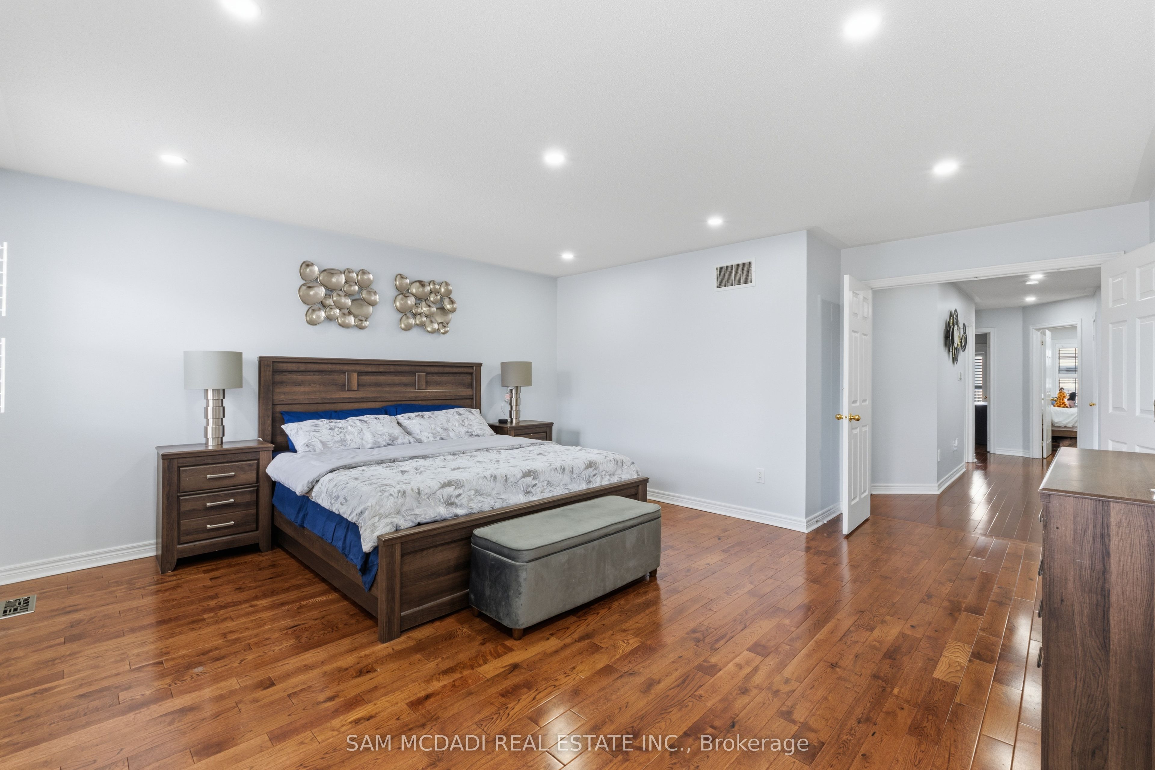 5604 Doctor Peddle Crescent Property Photo 14