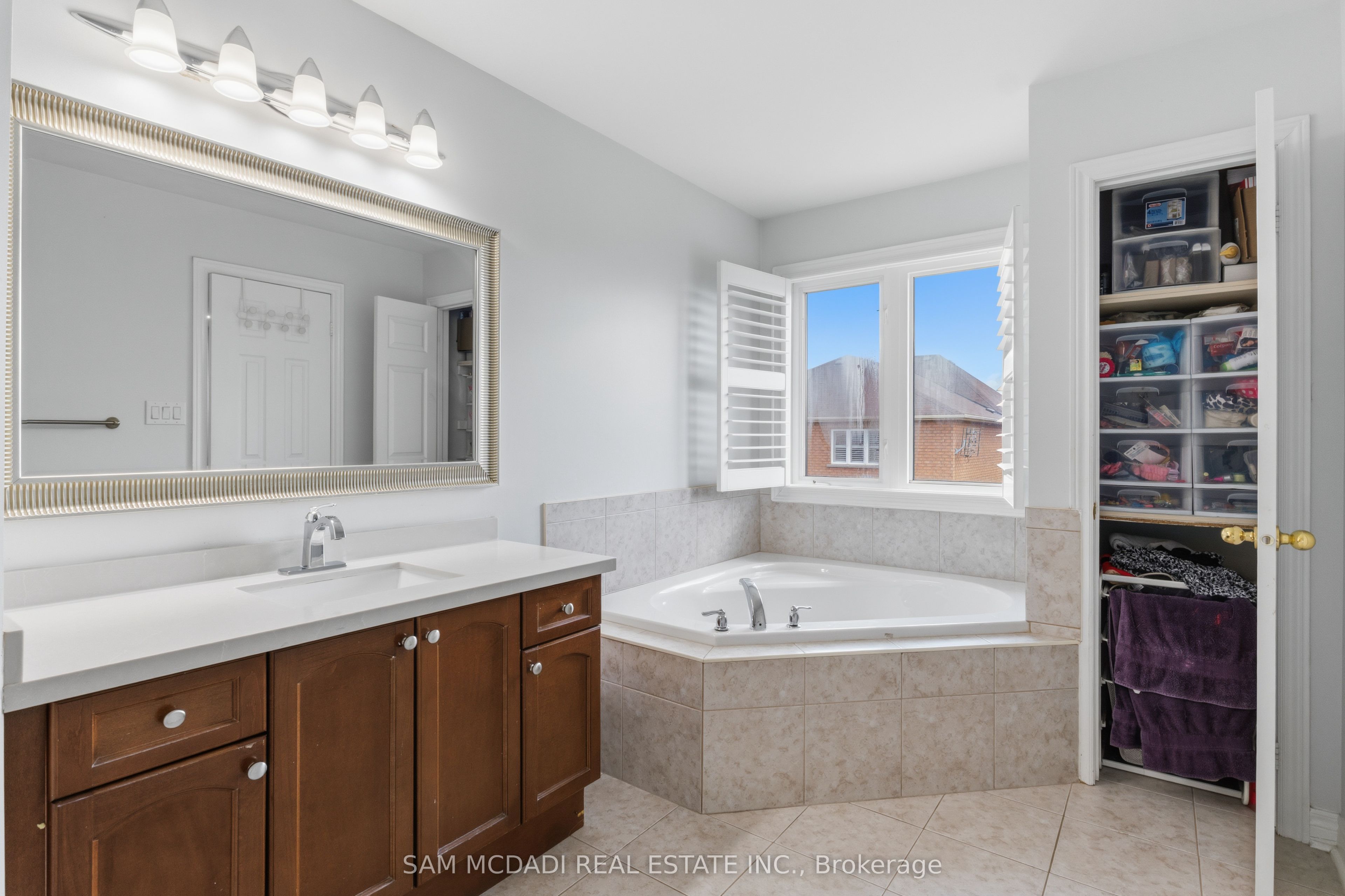 5604 Doctor Peddle Crescent Property Photo 16