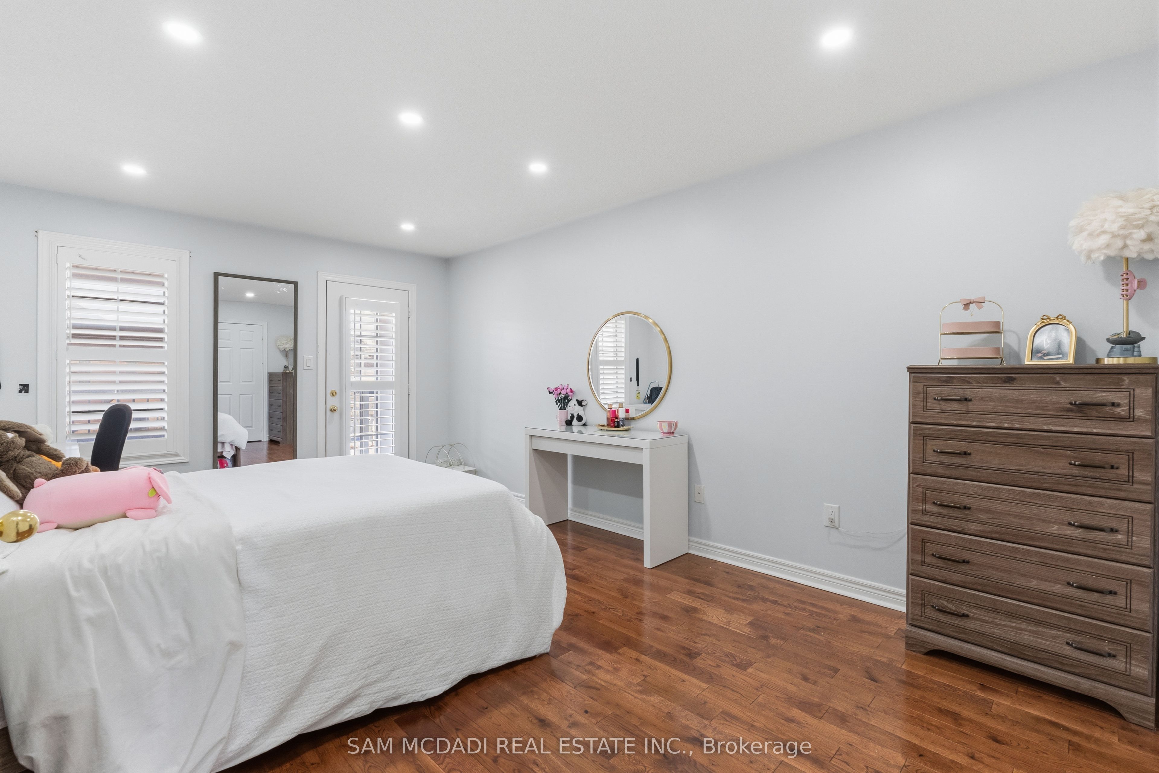 5604 Doctor Peddle Crescent Property Photo 21