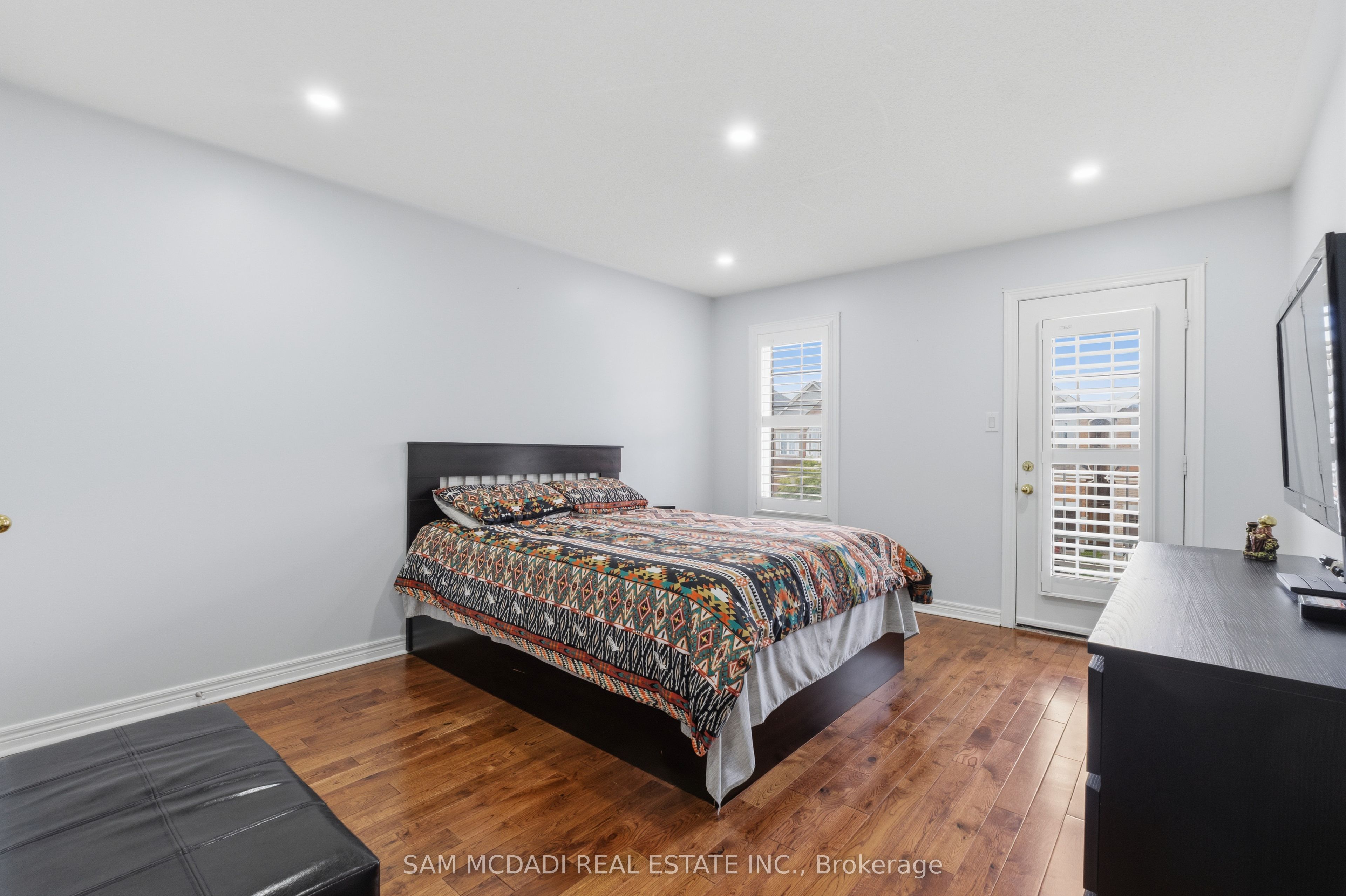 5604 Doctor Peddle Crescent Property Photo 24
