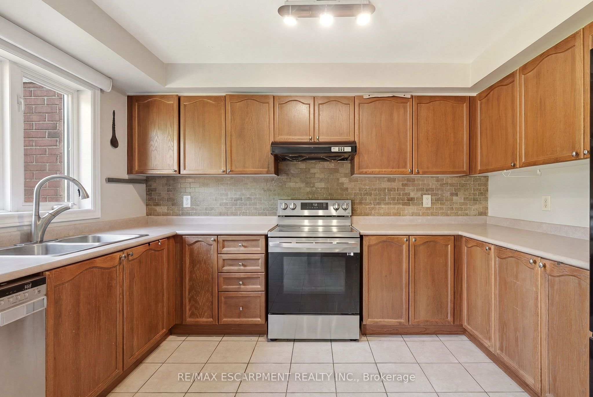1745 Creek Way 7 Property Photo 10
