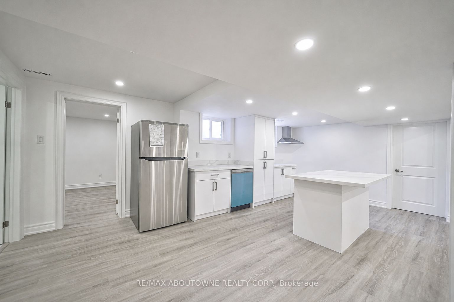 4395 Longmoor Drive Lower Property Photo 10