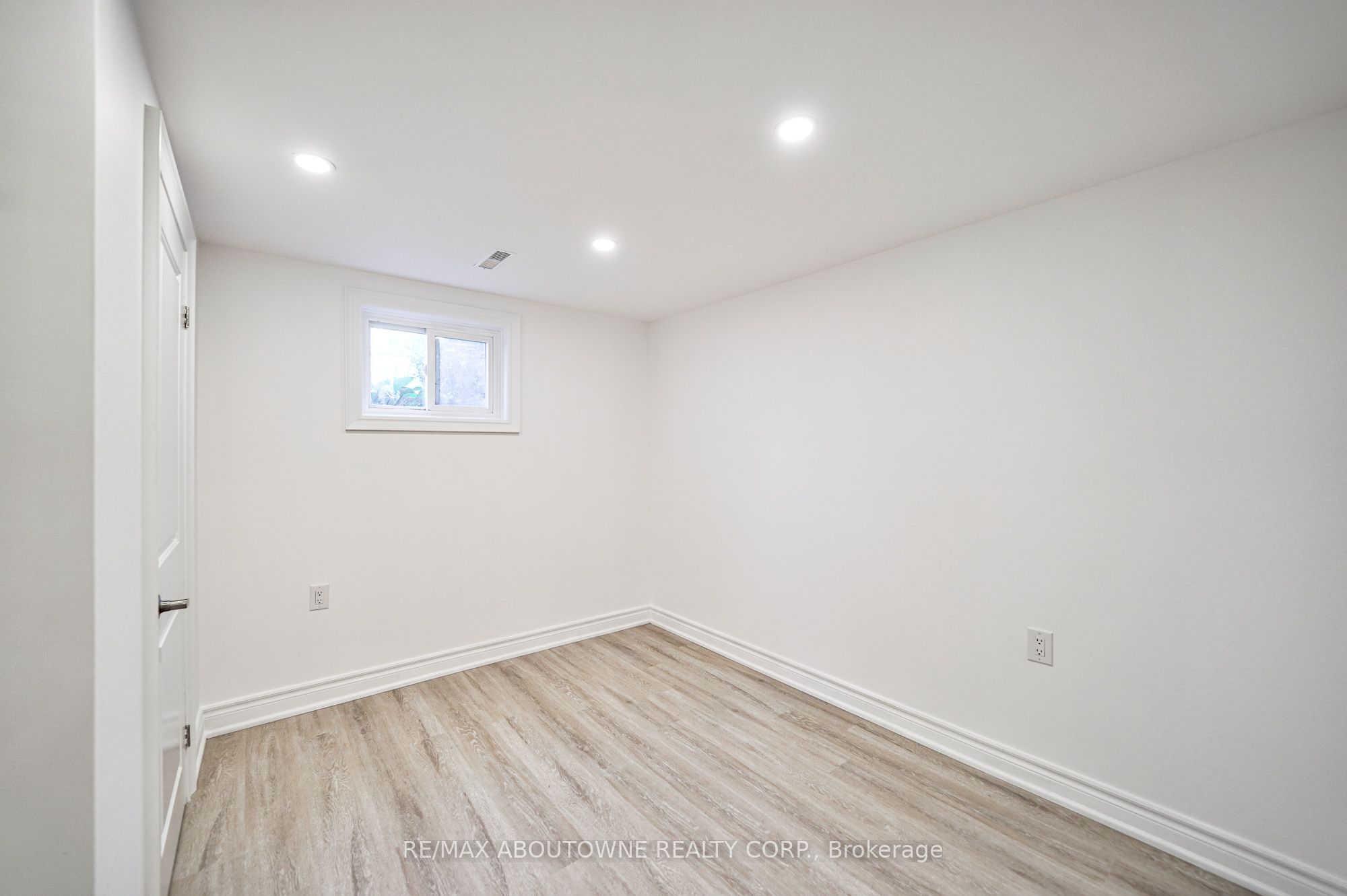 4395 Longmoor Drive Lower Property Photo 17