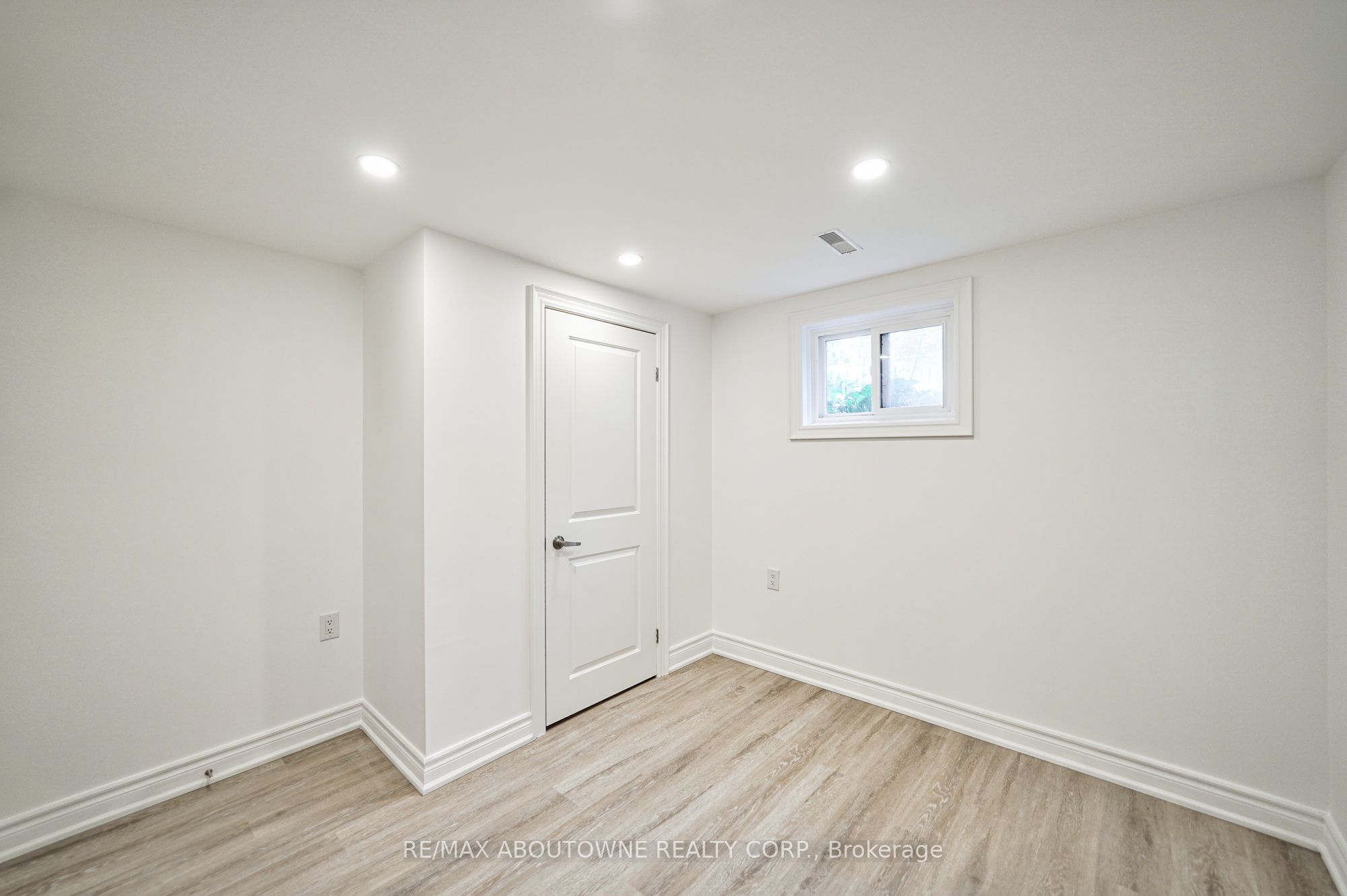 4395 Longmoor Drive Lower Property Photo 18