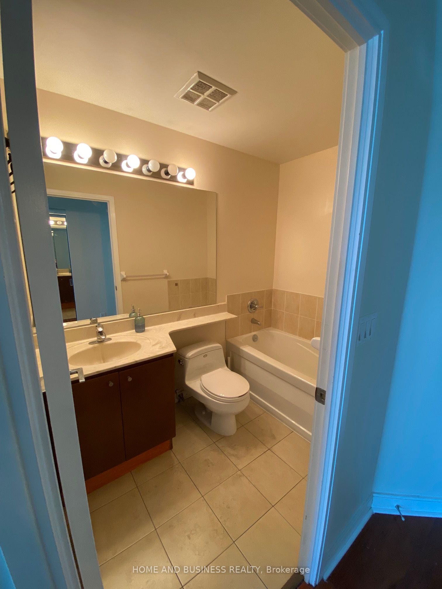 70 Absolute Avenue 2505 Property Photo 9