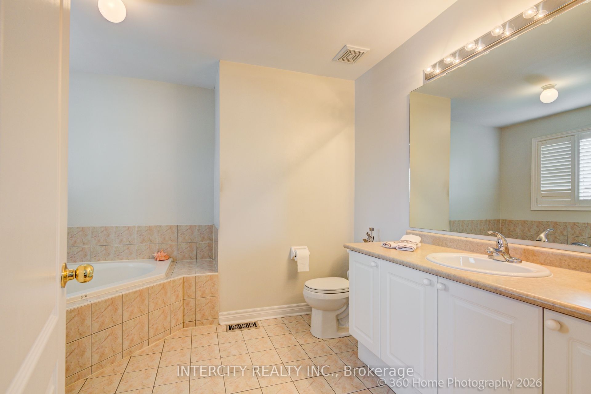 27 Modesto Crescent Property Photo 14