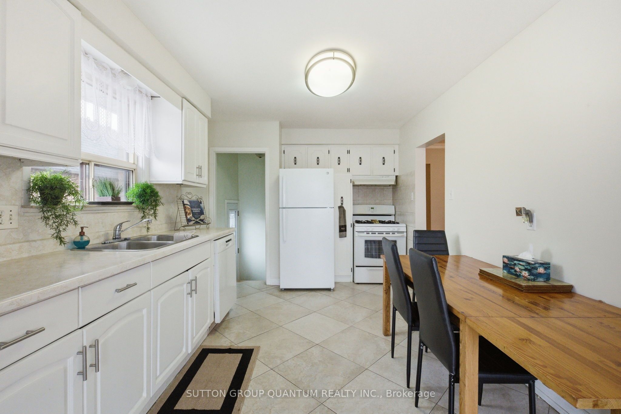 1257 Alexandra Avenue Property Photo 5